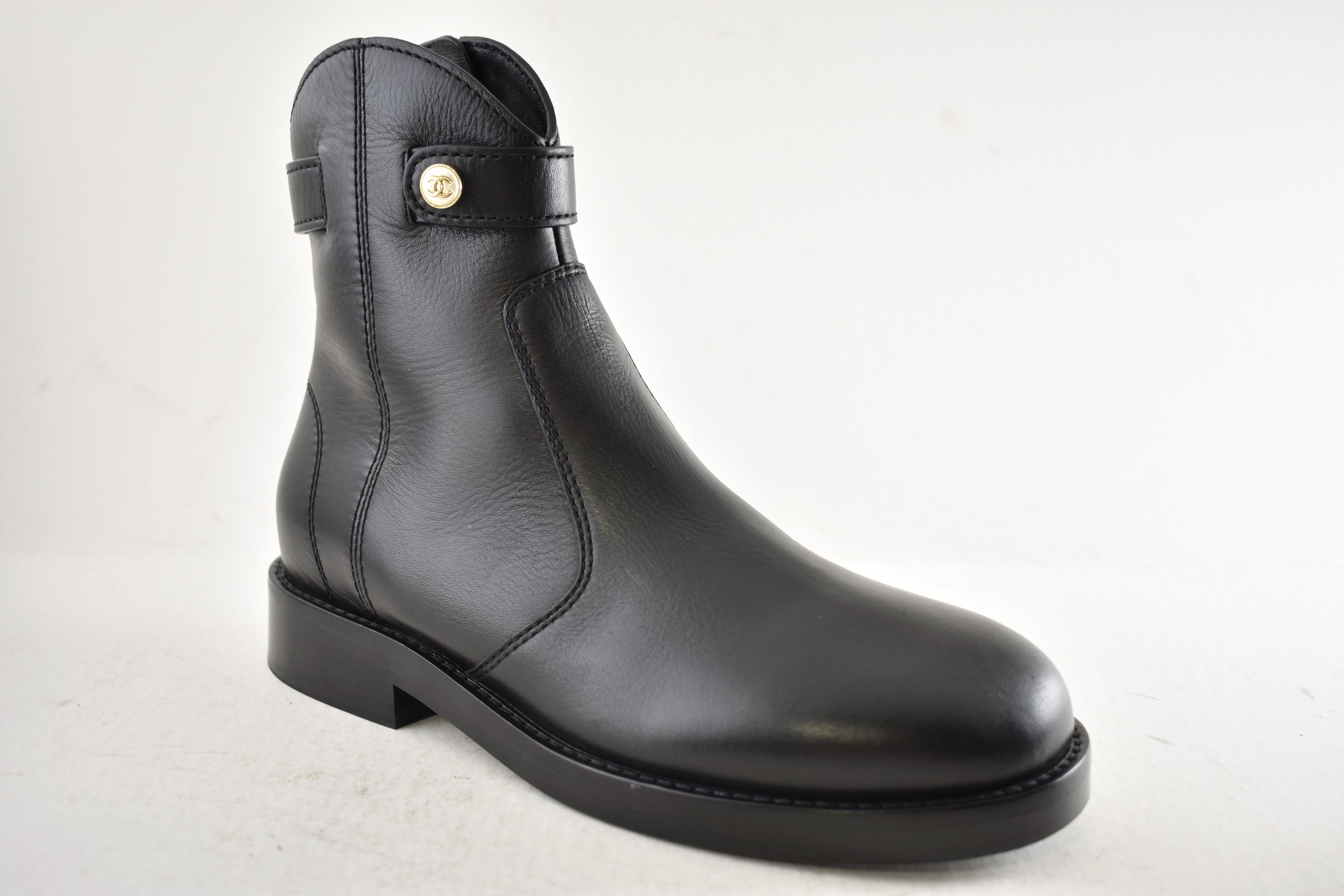 Chanel Chanel 24K Leather Pearl CC Western Short Ankle Boots 37 Size US 7 / IT 37 - 4 Thumbnail