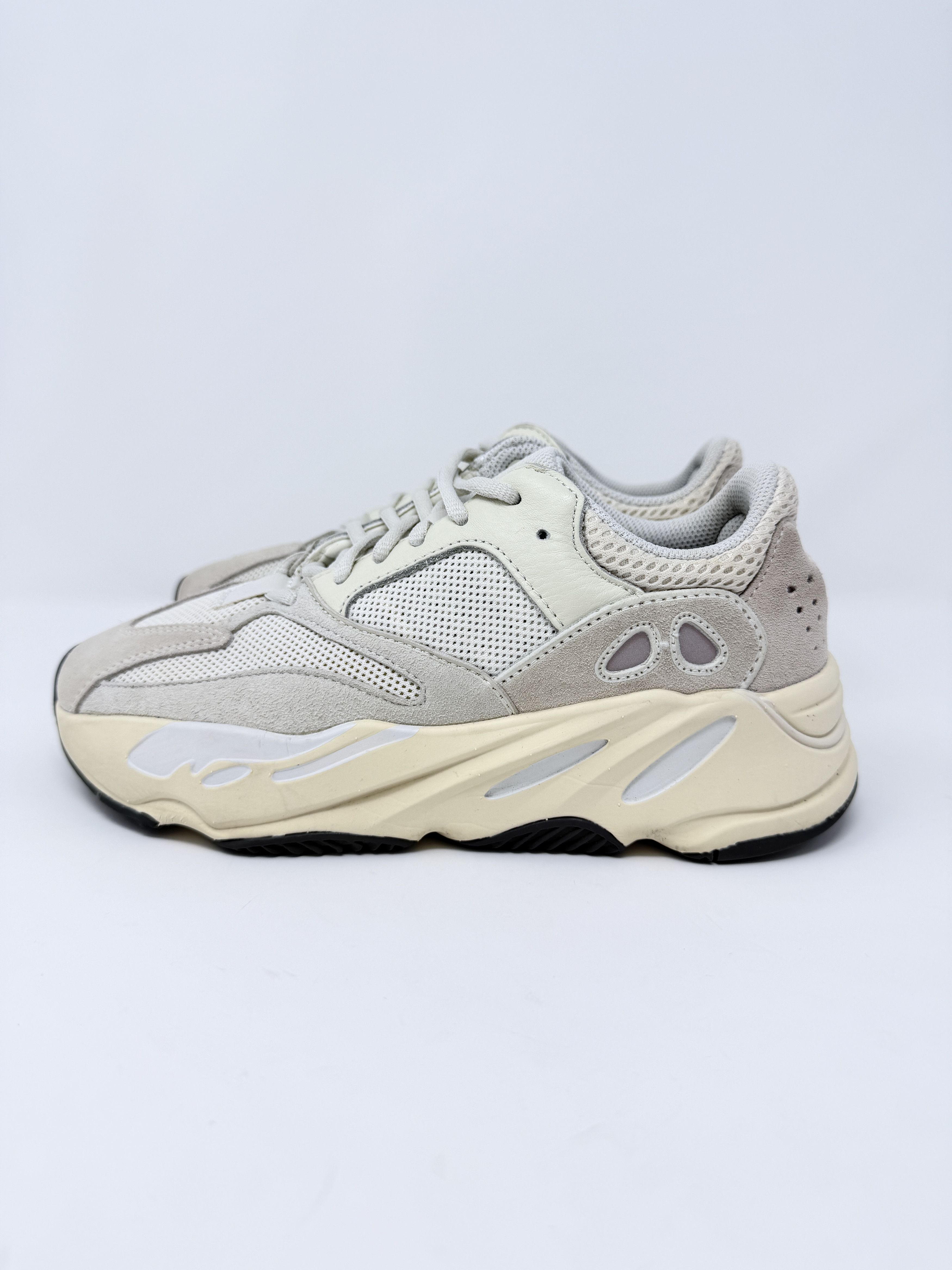 Adidas adidas Yeezy 700 V1 Analog White Cream Size US 6 / EU 39 - 4 Thumbnail