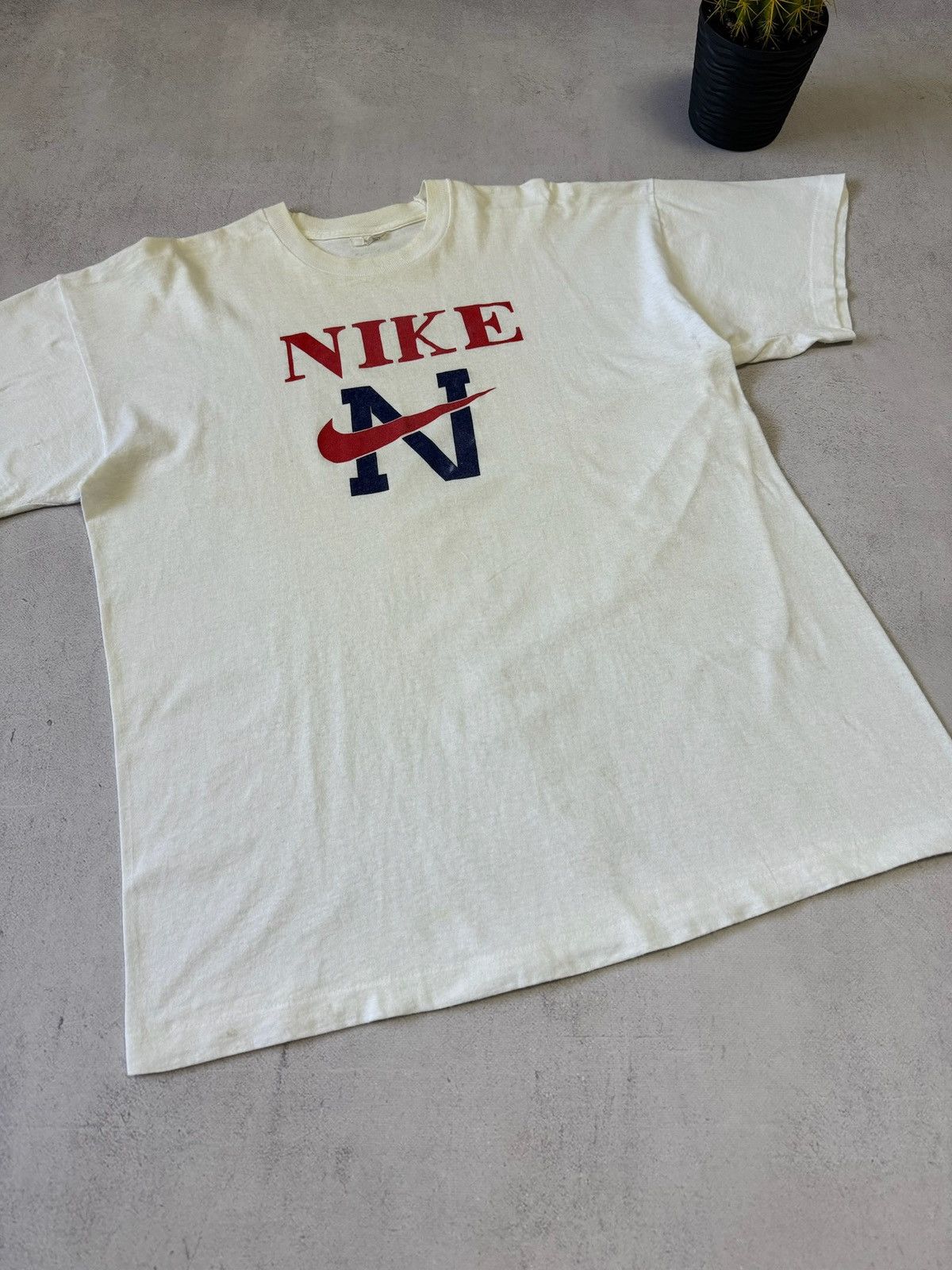 Nike × Vintage Vintage Nike T Shirt Tee Big Logo Baggy Retro Design Y2K 90s Size US L / EU 52-54 / 3 - 5 Thumbnail