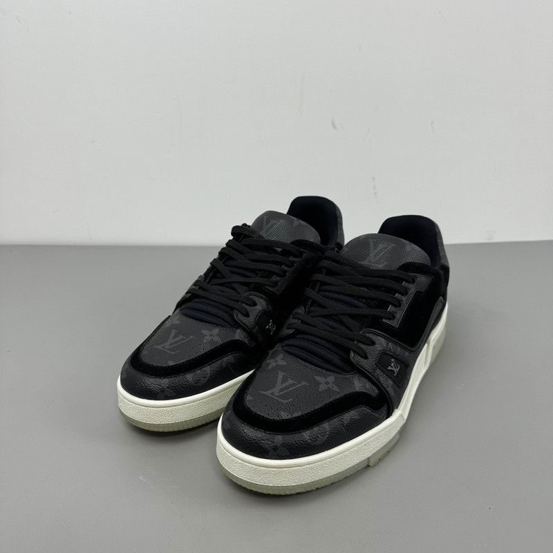 Louis Vuitton Louis Vuitton Stylish Low-Top Trainers for Men 0089 Size US 8.5 / EU 41-42 - 1 Thumbnail