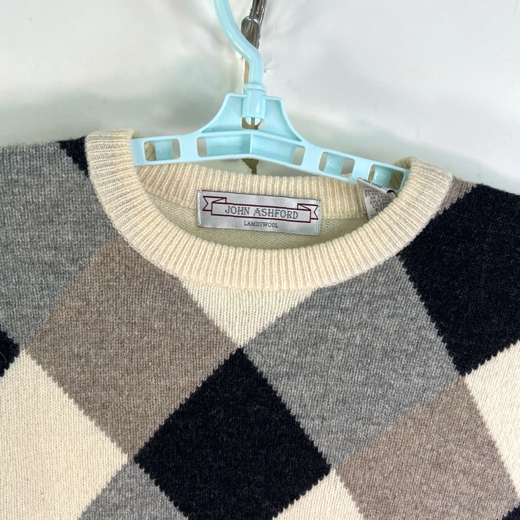 Vintage John Ashford Argyle Sweater Men’s Pullover Size L Ivory Wool V-Neck Long Sleeve Classic Casual Size US L / EU 52-54 / 3 - 3 Thumbnail