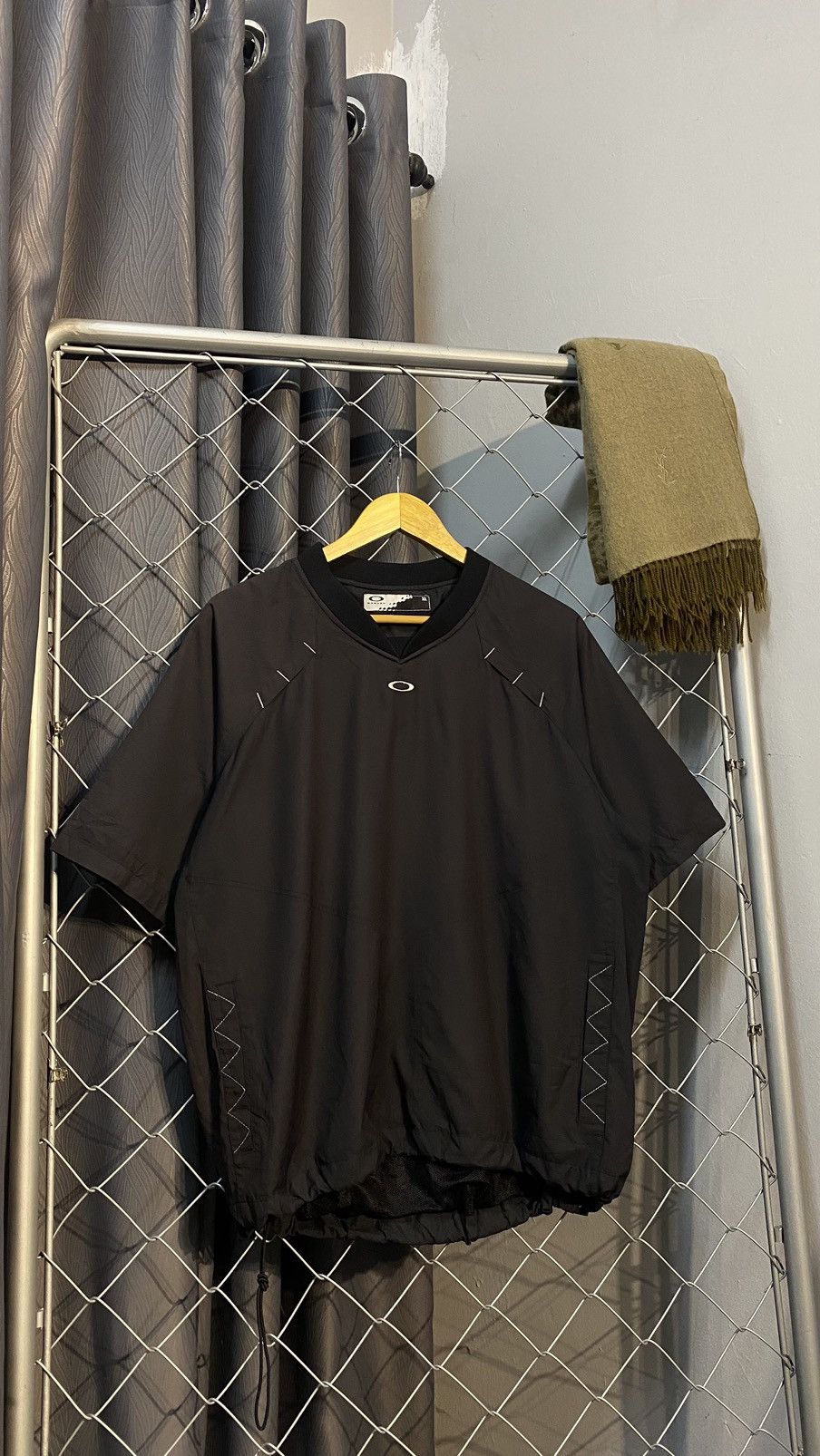 Oakley ‼️NEED GONE‼️ OAKLEY CENTER OUTERWEAR JUMPER JACKET BLACK Size US XL / EU 56 / 4 - 1 Thumbnail