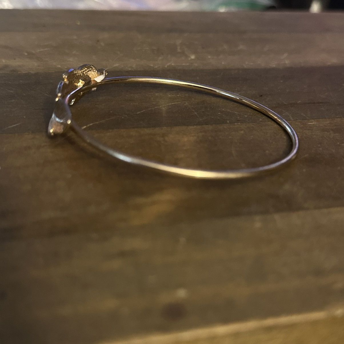 Other Gold tone feather bangle bracelet Size ONE SIZE - 6 Thumbnail