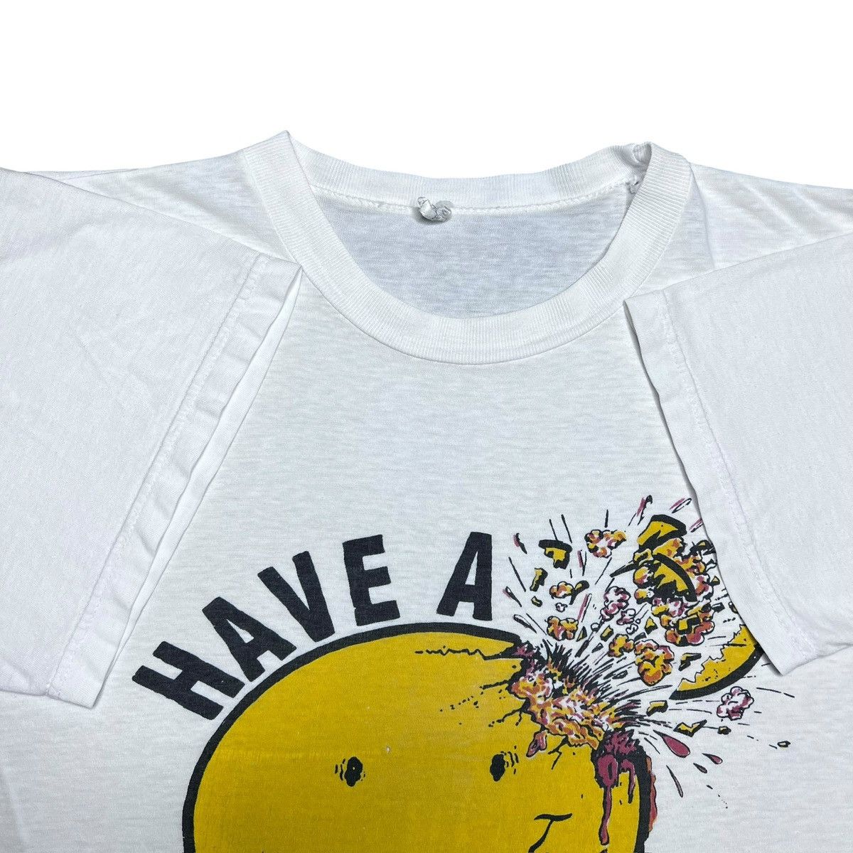 Vintage 80s Smiley Face Happy Head Shot Grunge Punk Graphic T-Shirt Size US L / EU 52-54 / 3 - 2 Thumbnail