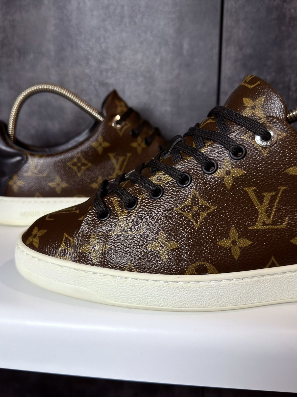 Louis Vuitton Rare Louis Vuitton Frontrow Low Top Sneakers Luxury Size US 9.5 / EU 42-43 - 11 Thumbnail