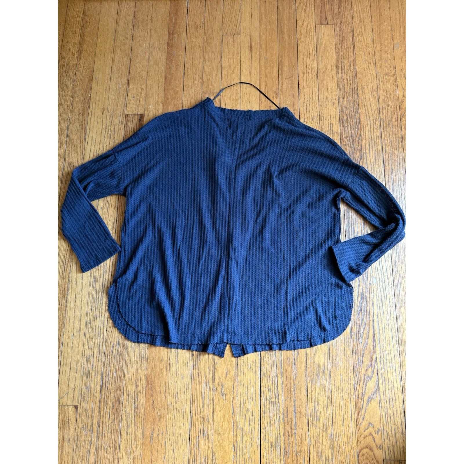 Other Women's Blouse Large Navy Waffle Knit Blouse EUC Size L / US 10 / IT 46 - 5 Thumbnail