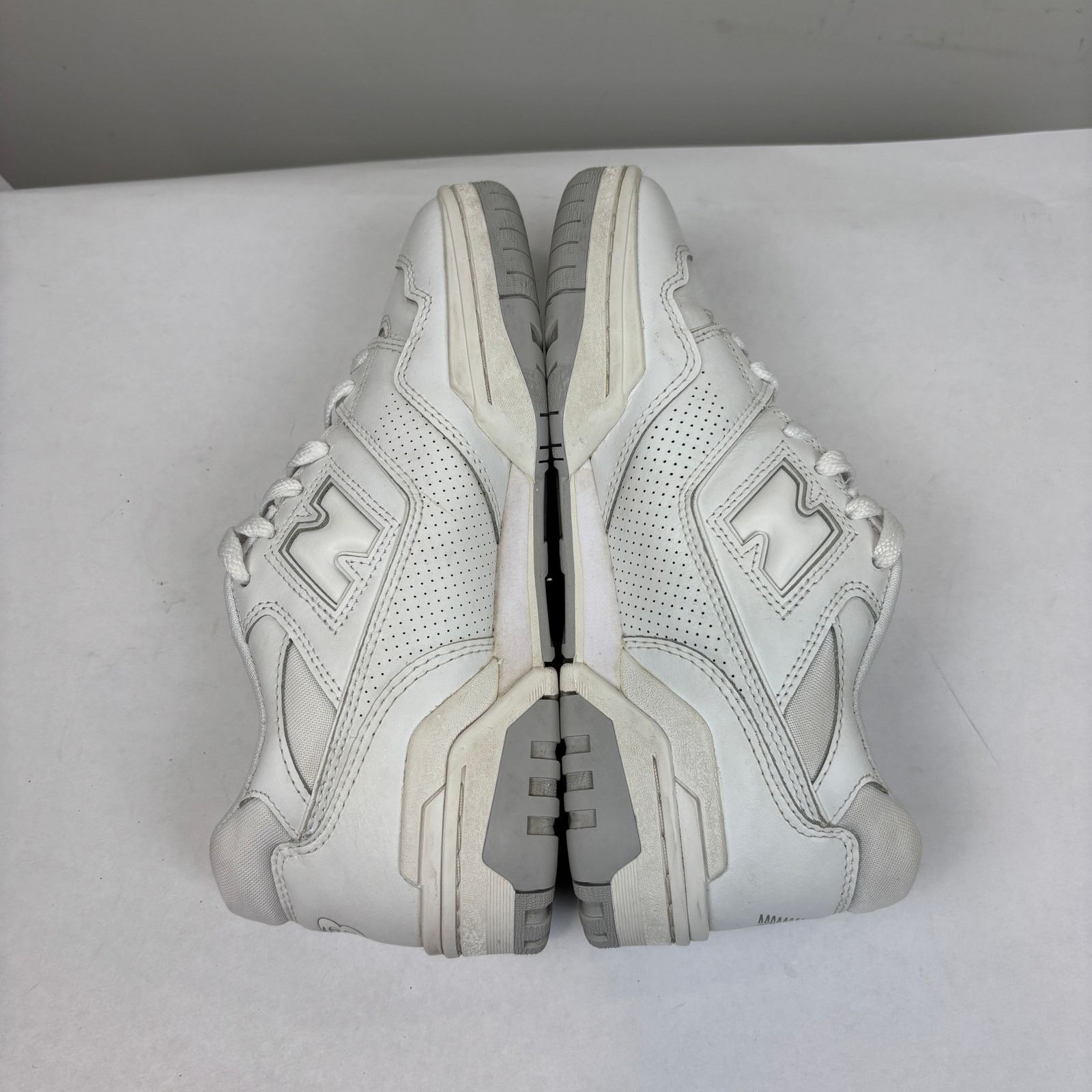New Balance New Balance BB550 White Sneakers Shoes Unisex W's 7 M's 5.5 Size US 5.5 / EU 38 - 7 Thumbnail