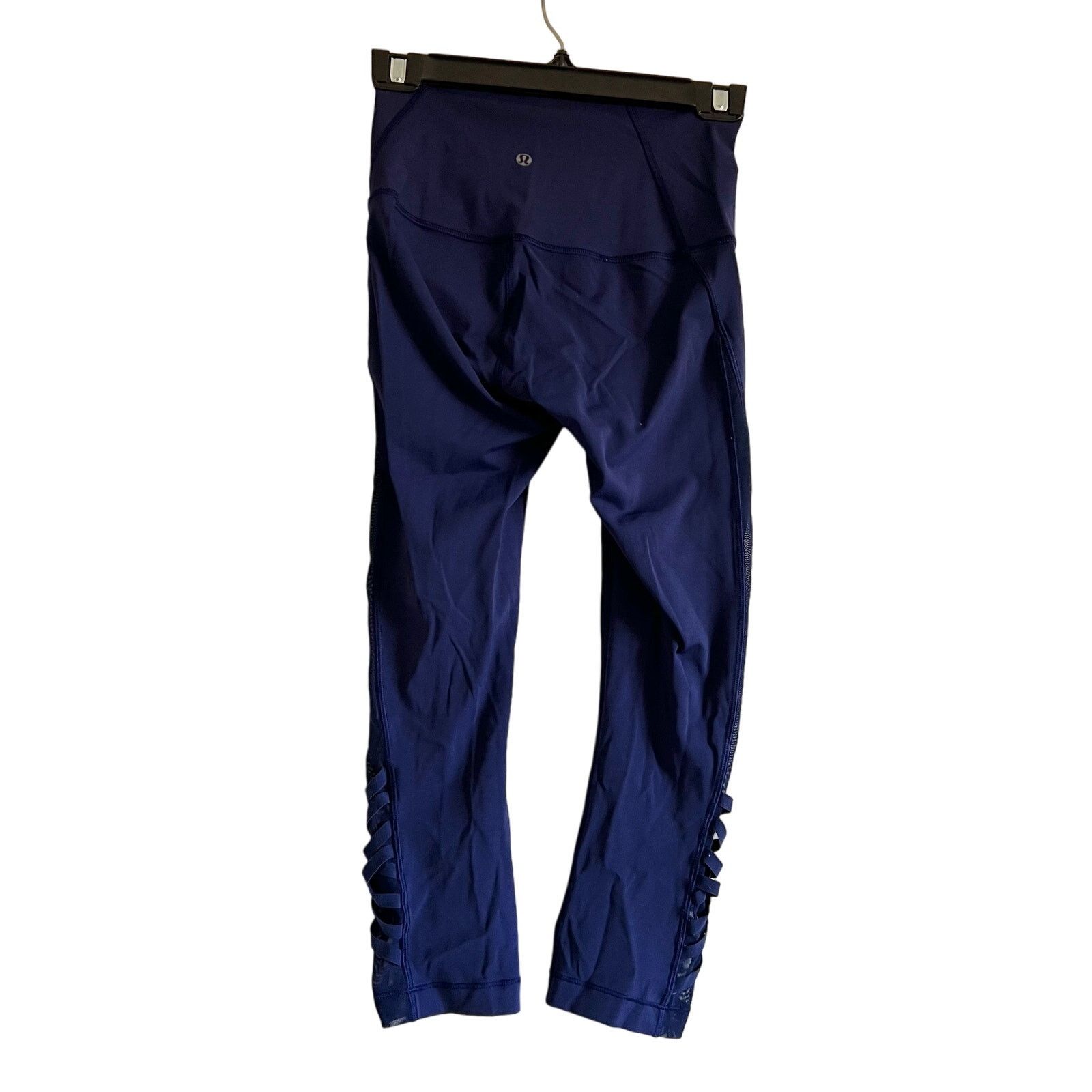 Lululemon Lululemon cropped blue meshed leggings size 4 Size 27" / US 4 / IT 40 - 2 Thumbnail