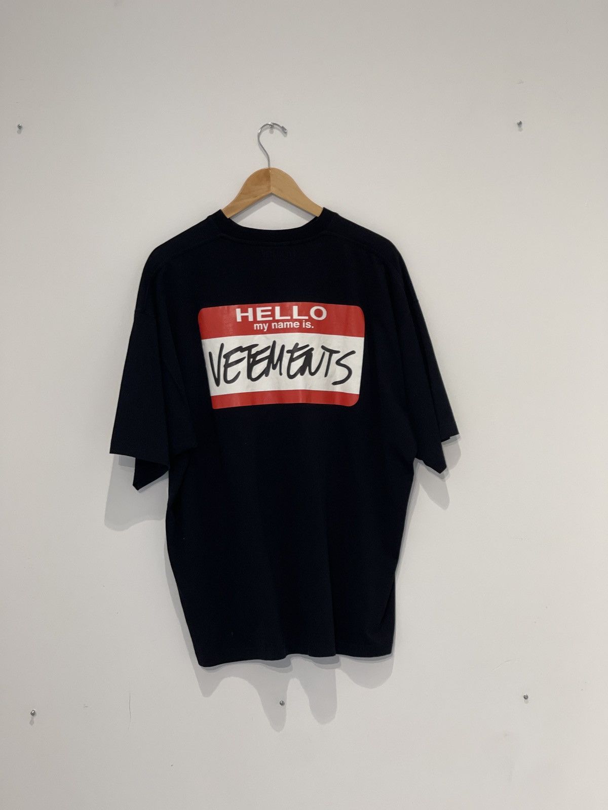 Vetements Vetements Hello My Name is Tee Size US L / EU 52-54 / 3 - 2 Thumbnail