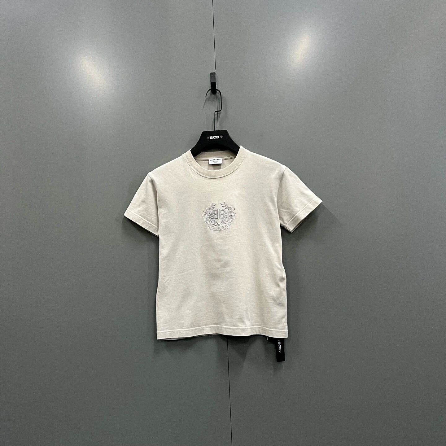 Balenciaga Balenciaga Embroidered T-Shirt s Men Size US S / EU 44-46 / 1 - 1 Thumbnail