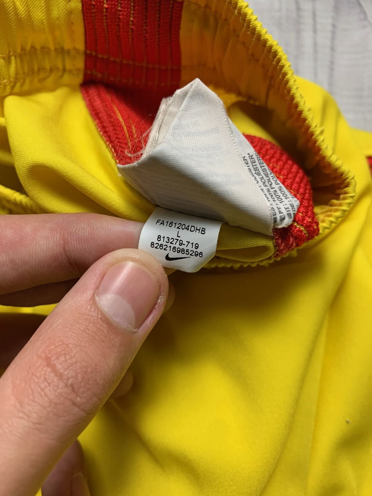 Nike × Vintage Vintage Nike Red Bull soccer shorts yellow size L Size US 34 / EU 50 - 5 Thumbnail