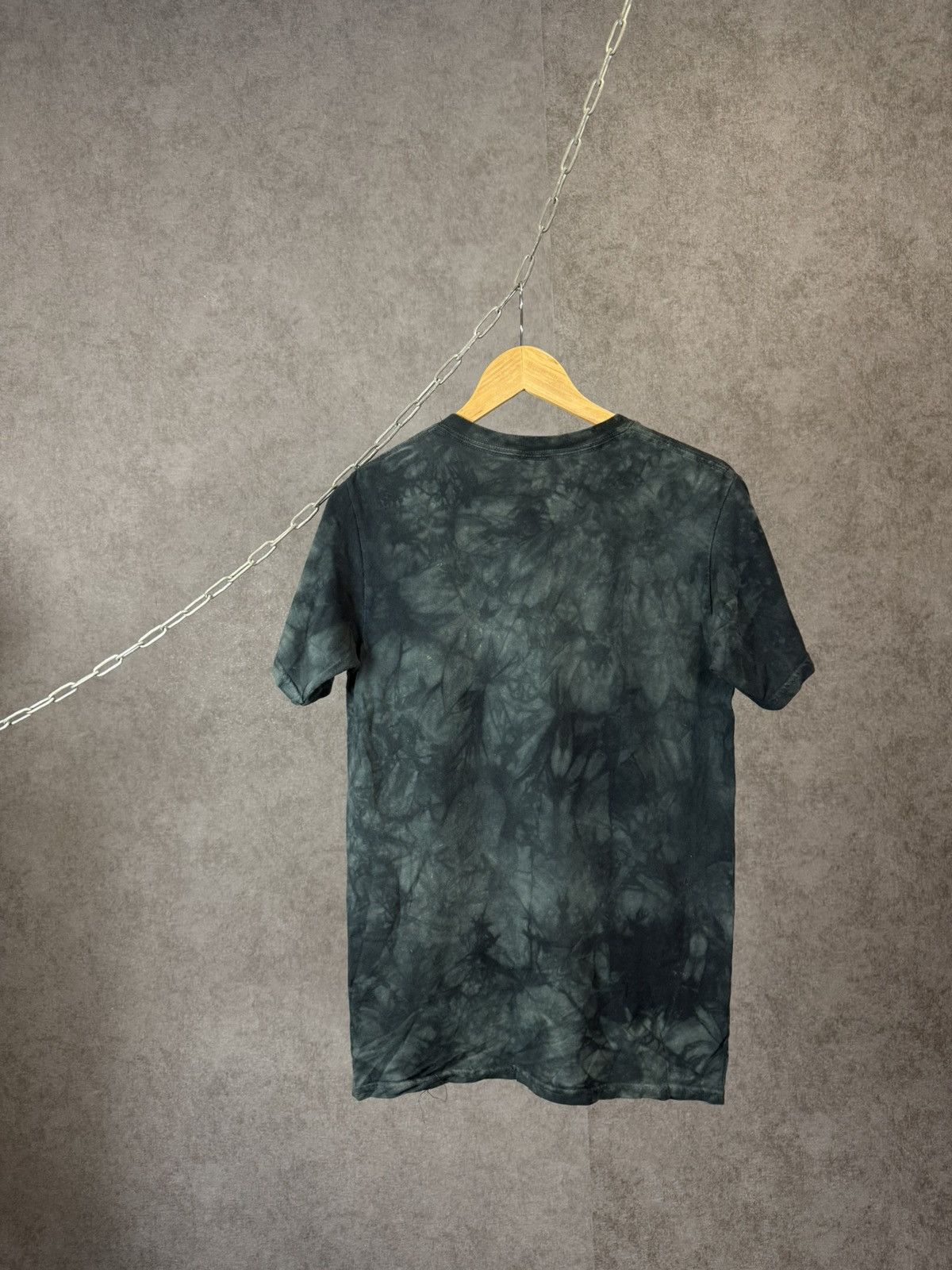 The Mountain Wolf The mountain animal made in USA tee Size US XS / EU 42 / 0 - 4 Thumbnail