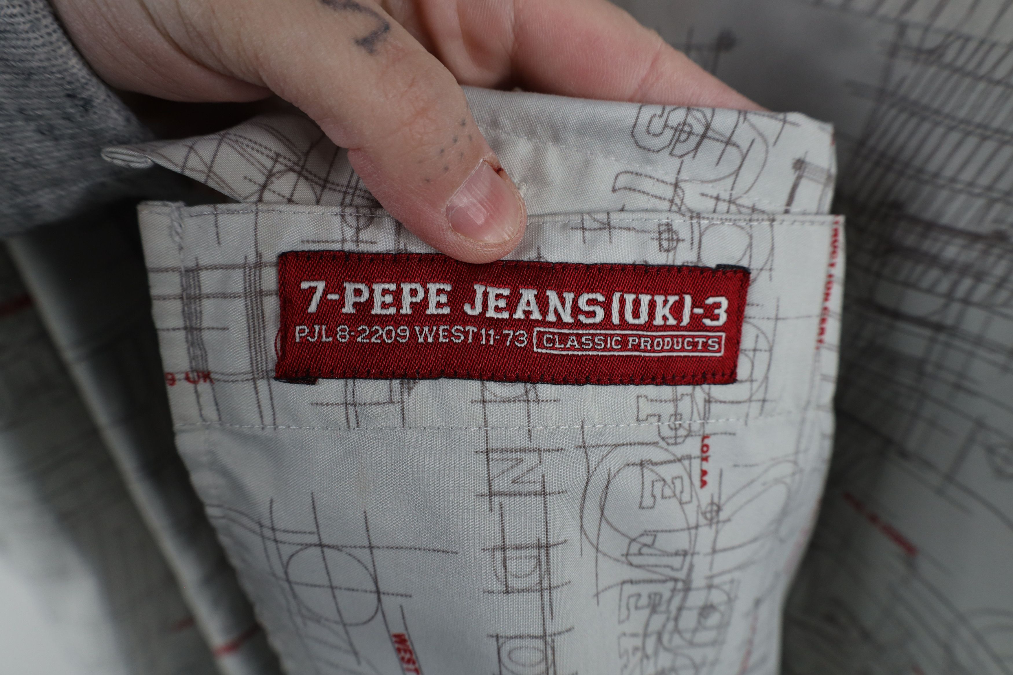 Vintage Vintage 90s Y2K Pepe Jeans Over Print Collared Button Shirt Size US XL / EU 56 / 4 - 6 Thumbnail