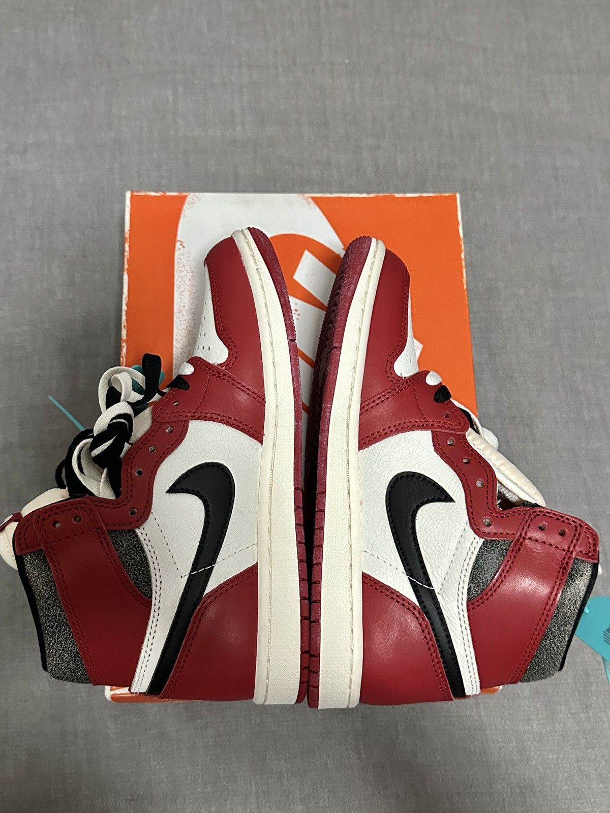 Jordan Brand × Nike Jordan 1 Retro High OG Chicago Lost and Found size 5.5 Size US 5.5 / EU 38 - 3 Thumbnail