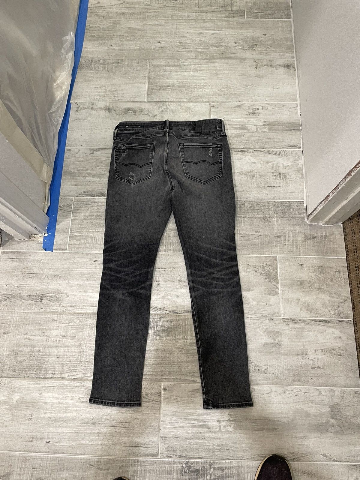 American Eagle Outfitters AMERICAN EAGLE FLEX 32X30 BLACK DISTRESSED PANTS Size US 32 / EU 48 - 2 Thumbnail