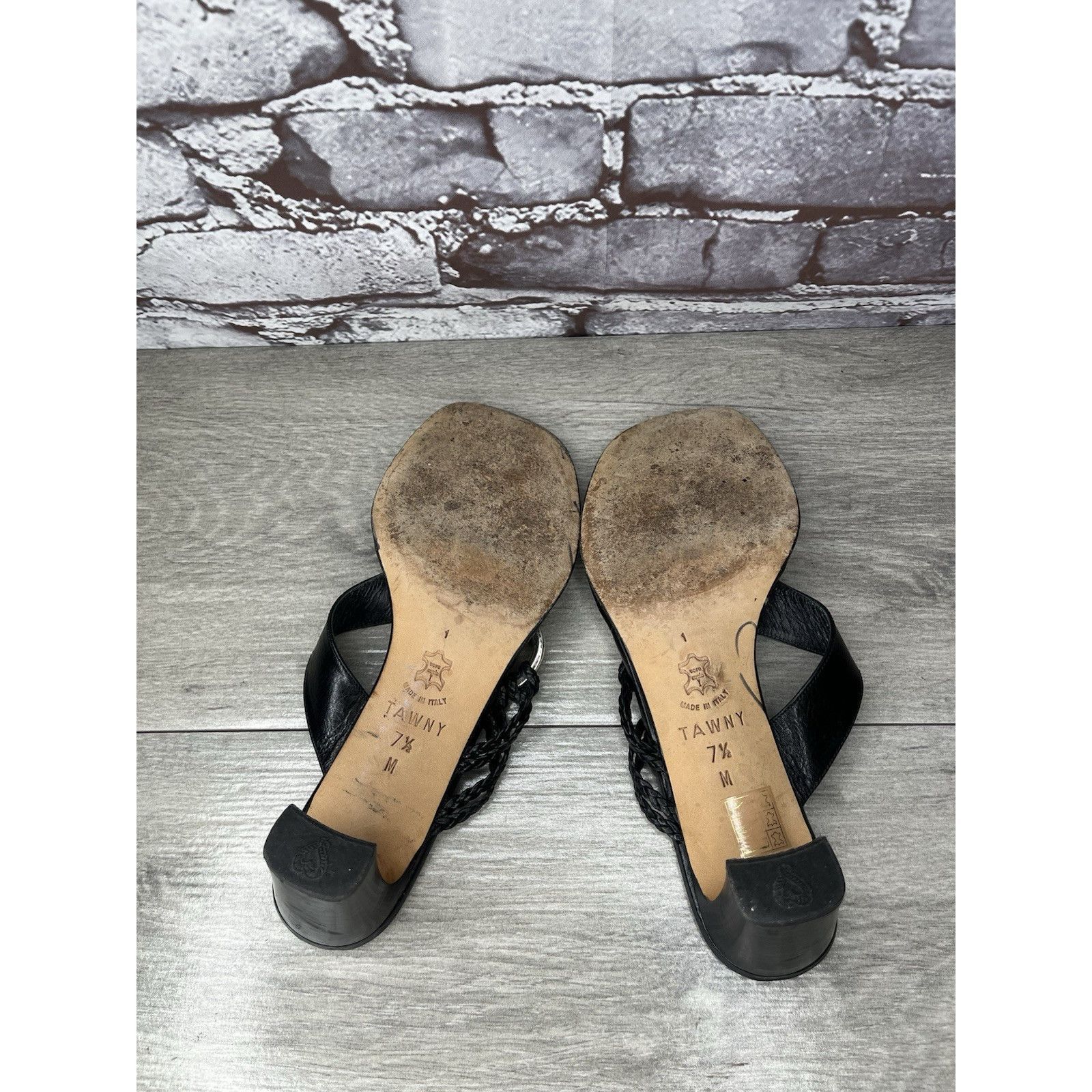 Brighton Brighton Tawny Black Leather Heel Buckle Thong Italy Sandals Size US 7.5 / IT 37.5 - 10 Thumbnail