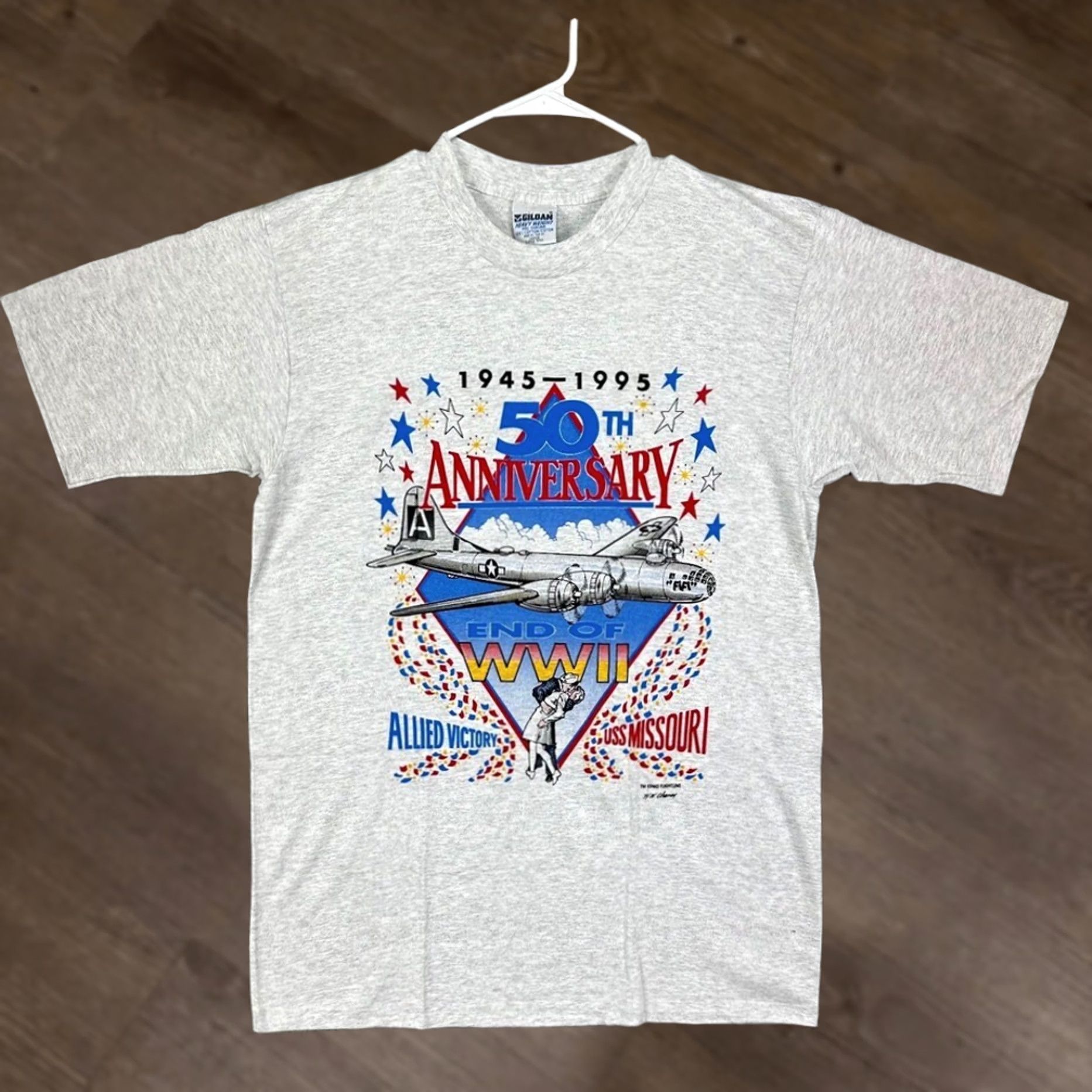 Gildan VINTAGE Gildan T-Shirt Mens Large Grey Heavy Weight 50th Anniversary End Of WWII Tee Size US L / EU 52-54 / 3 - 1 Thumbnail