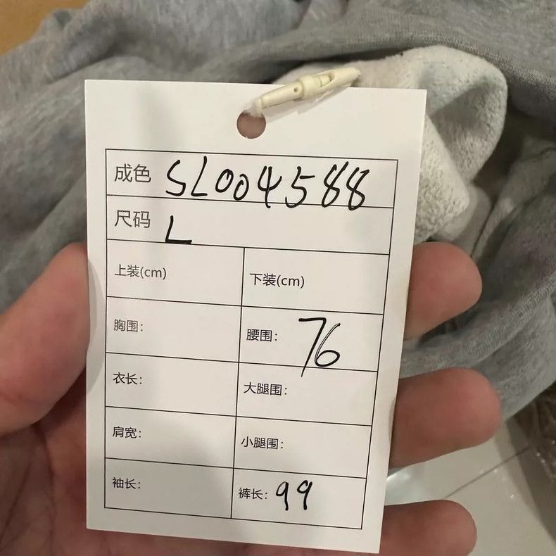 Louis Vuitton Louis Vuitton size l Grey spray-painted monogram logo swea Size US 28 / EU 44 - 7 Thumbnail