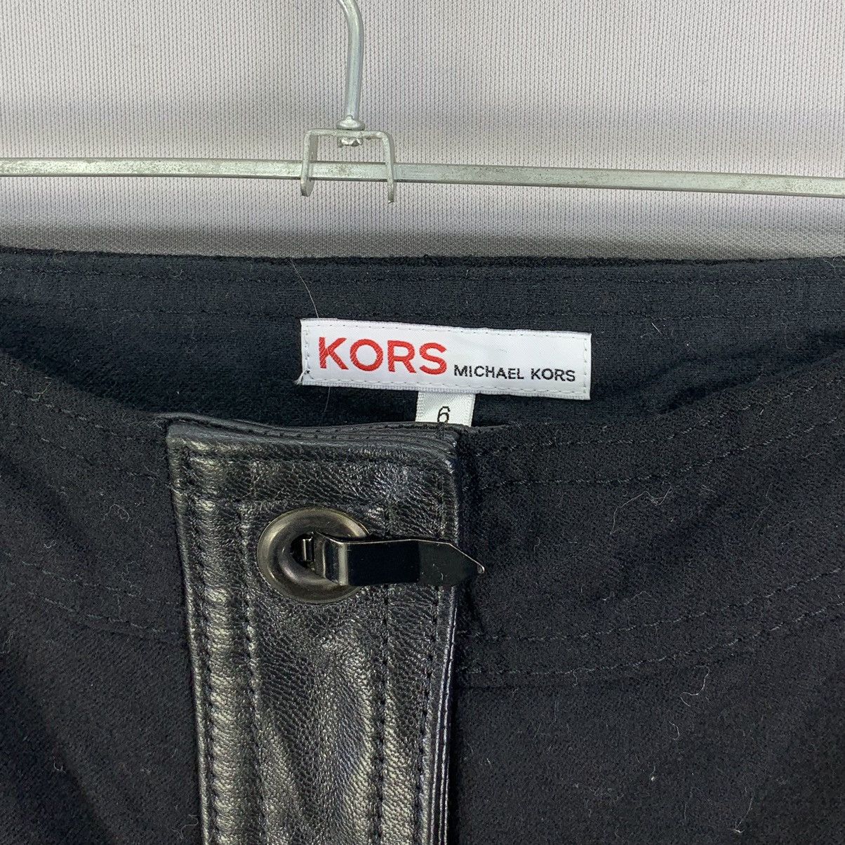 Michael Kors Michael Kors Vintage Black Midi Skirt Front Buckle Strap Size 28" / US 6 / IT 42 - 4 Thumbnail