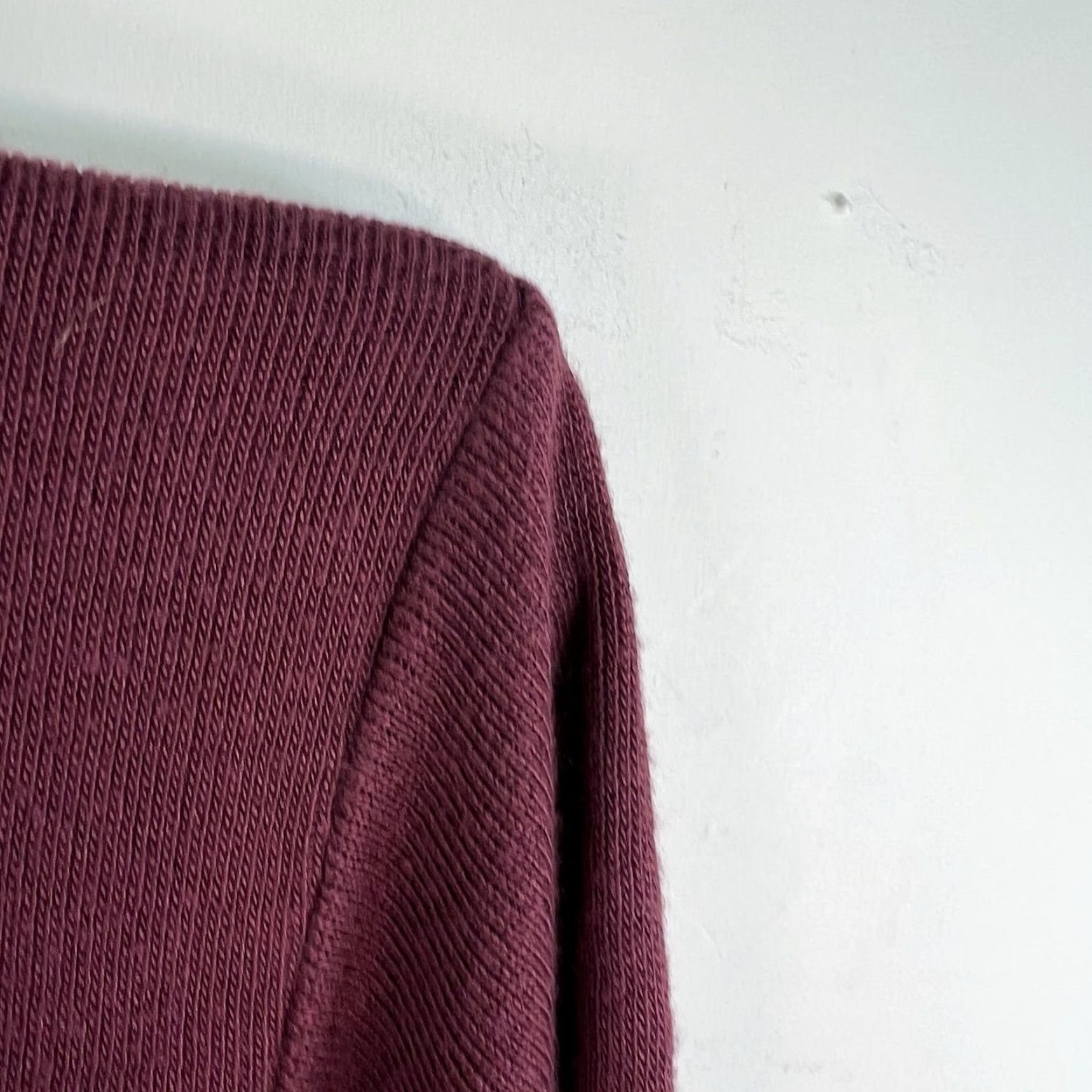 Izod VTG IZOD V-Neck Sweater Mens 2XL Maroon Knit Pullover USA Made Vintage Regular Fit Long Sleeve USA Theme Size US XXL / EU 58 / 5 - 2 Thumbnail