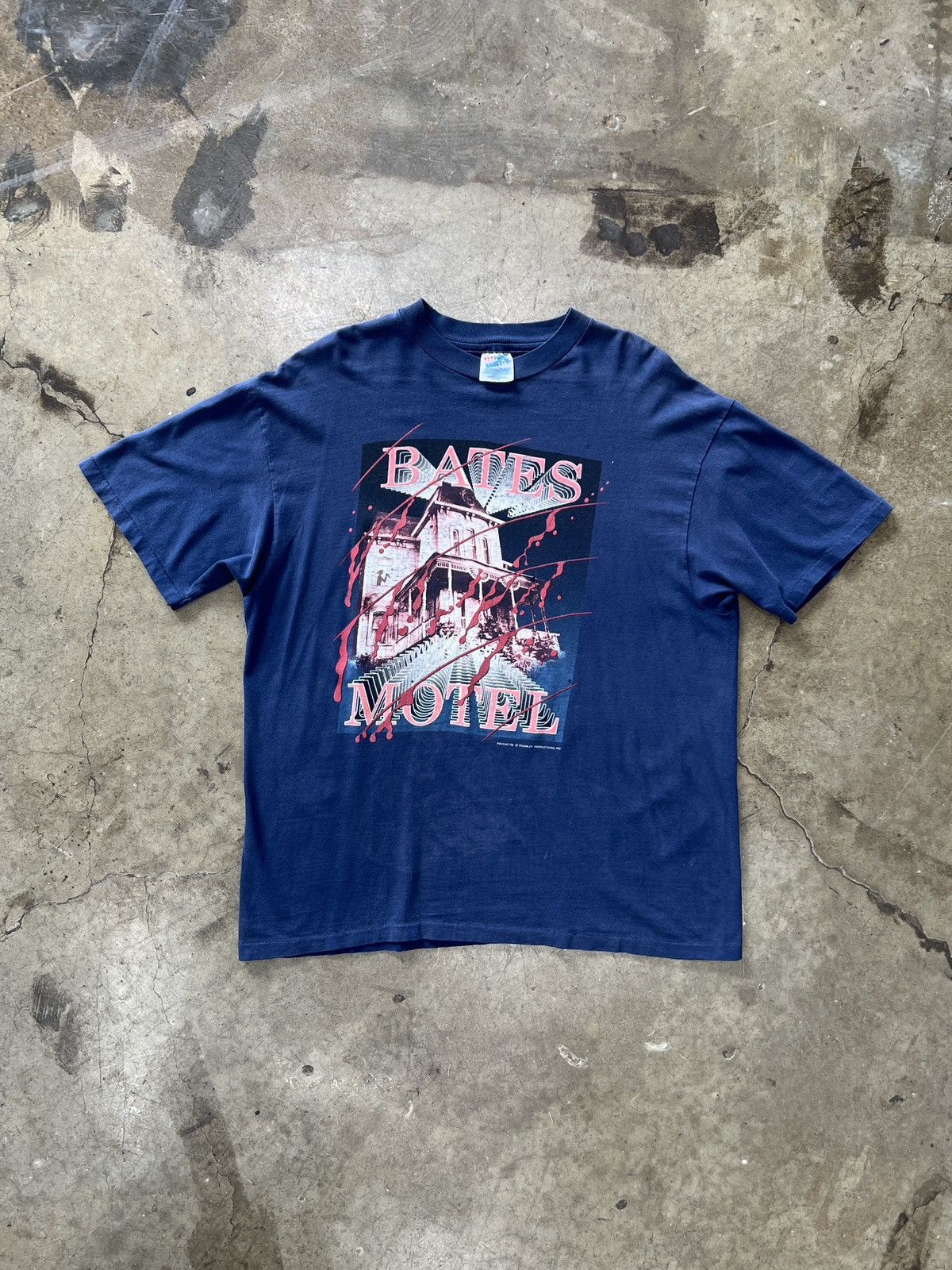 Vintage Vintage 90s Bates Motel Psycho Single Stitch Tee XL Size US XL / EU 56 / 4 - 2 Thumbnail