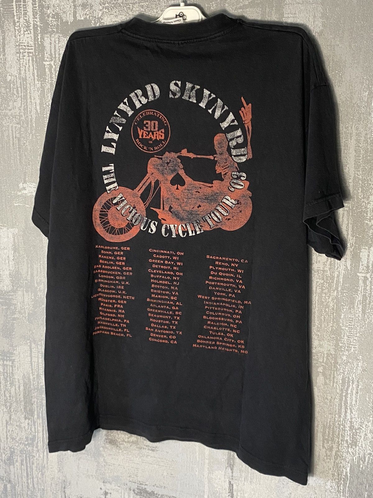 Band Tees LYNYRD SKYNYRD 30 YEARS VINTAGE 2003 VICIOUS T-SHIRT Size US L / EU 52-54 / 3 - 2 Thumbnail