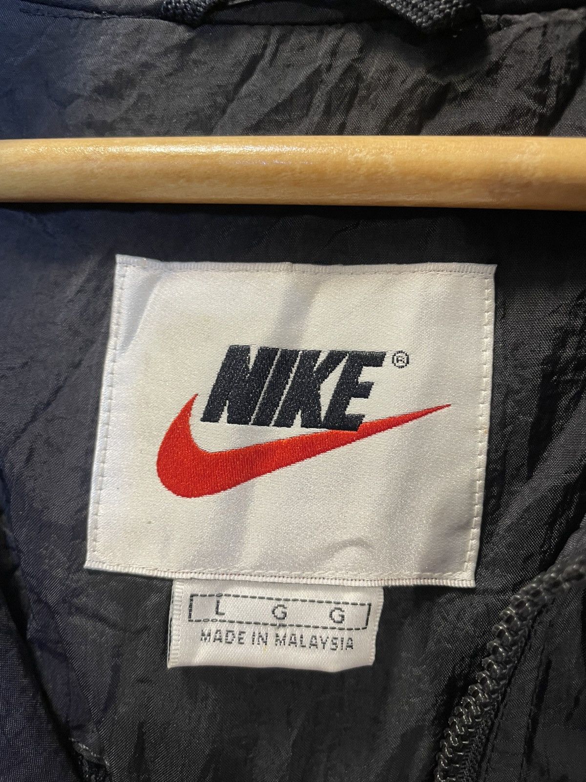 Nike Vintage Nike Swoosh Windbreaker Jacket Size US L / EU 52-54 / 3 - 4 Thumbnail