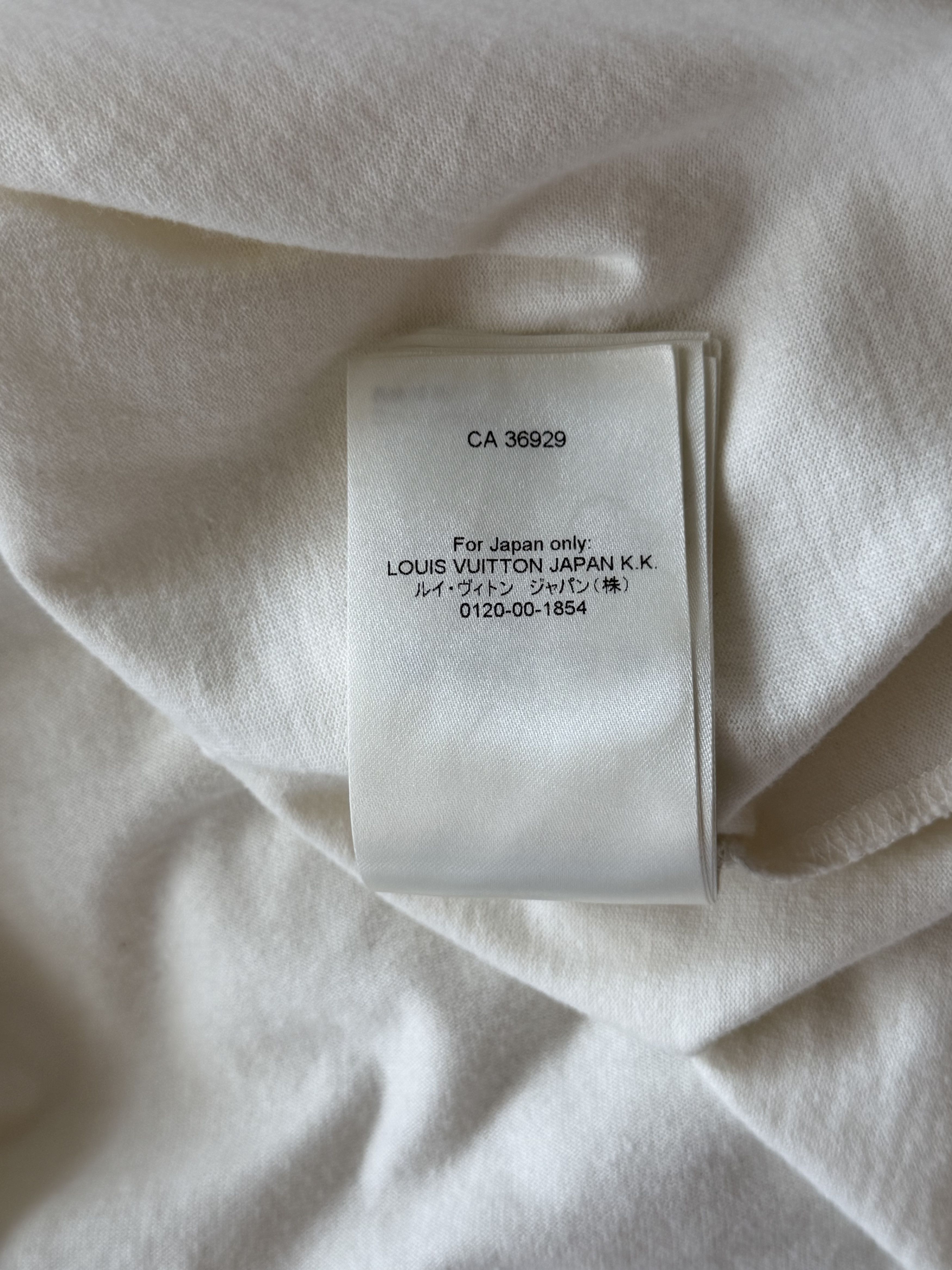 Louis Vuitton Louis Vuitton White Embossed Logo T-Shirt Size US XL / EU 56 / 4 - 9 Thumbnail