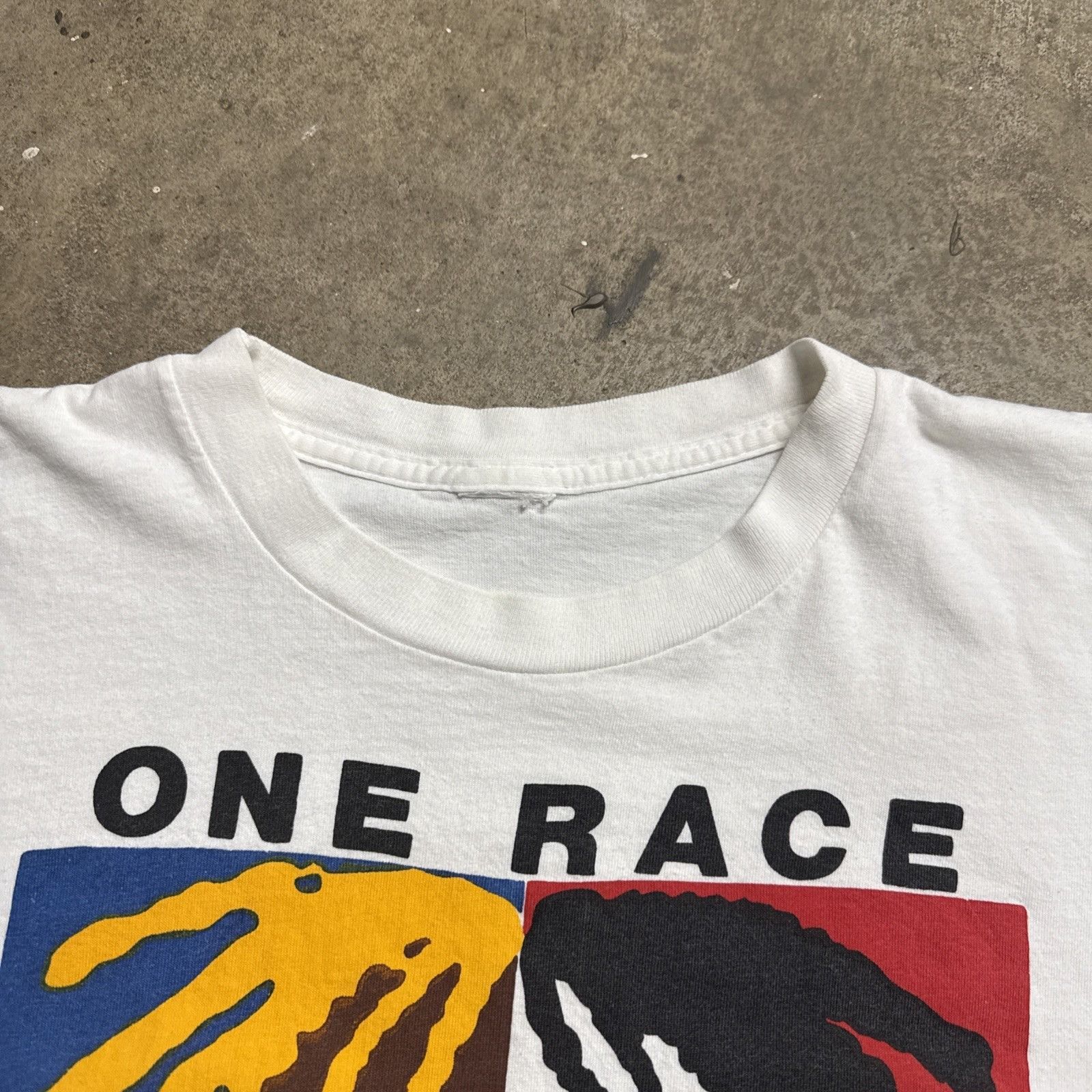 Vintage Vintage One Race Human Shirt Mens Large White 90s Art Size US L / EU 52-54 / 3 - 3 Thumbnail