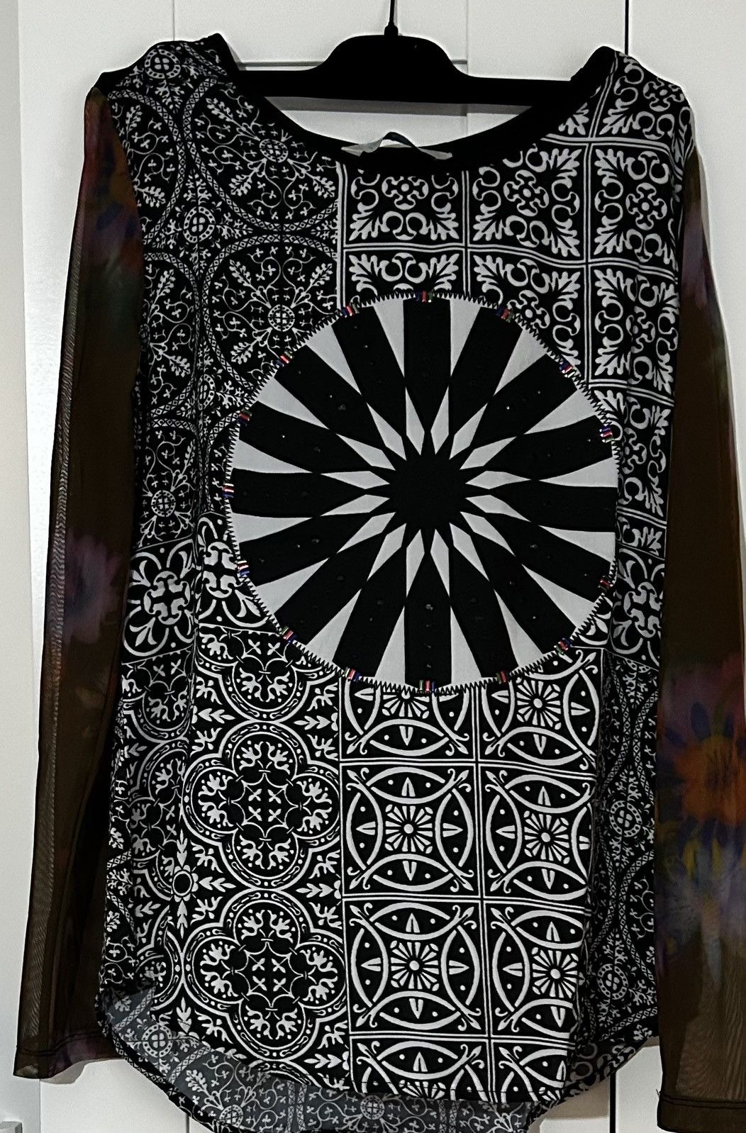 Desigual NWOT DESIGUAL colourful top with sheer sleeves Size M / US 6-8 / IT 42-44 - 2 Thumbnail