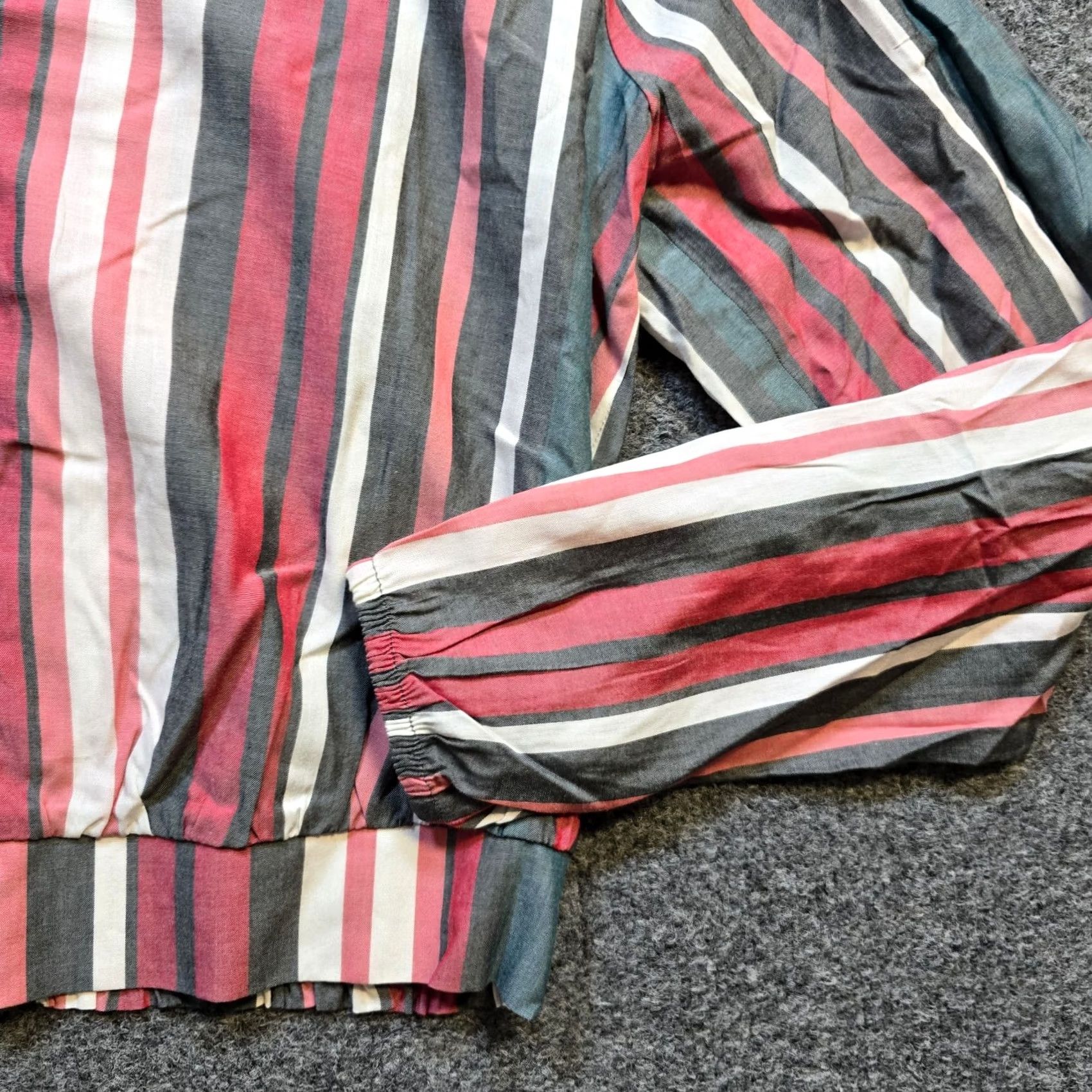 Express Express Top Womens Size S Gray Red Stripe Cropped Long Sleeve Blouse Size S / US 4 / IT 40 - 4 Thumbnail