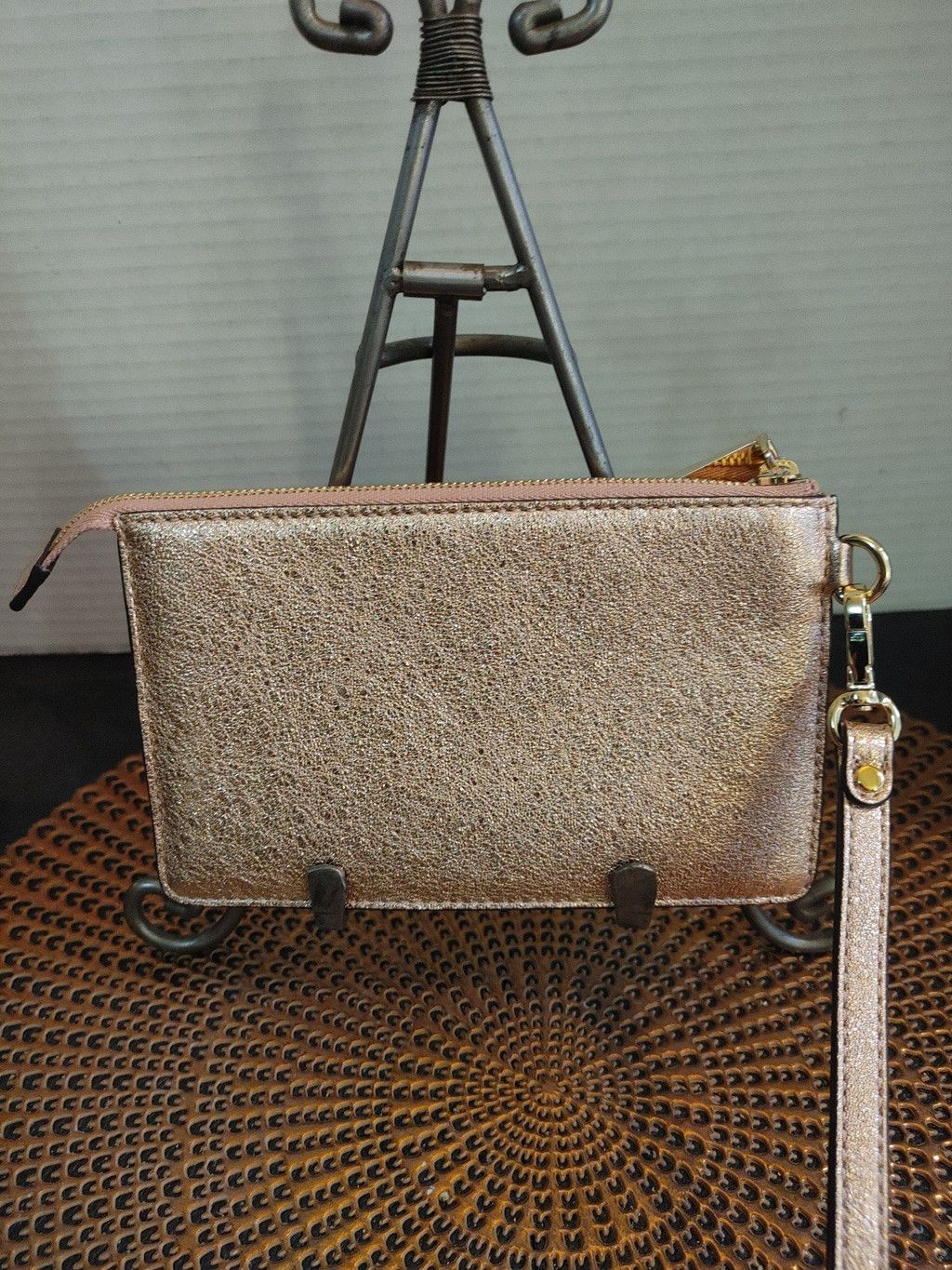 Michael Kors Michael Kors Metallic Leather Gusset Pocket Wristlet NWOT Size ONE SIZE - 3 Thumbnail