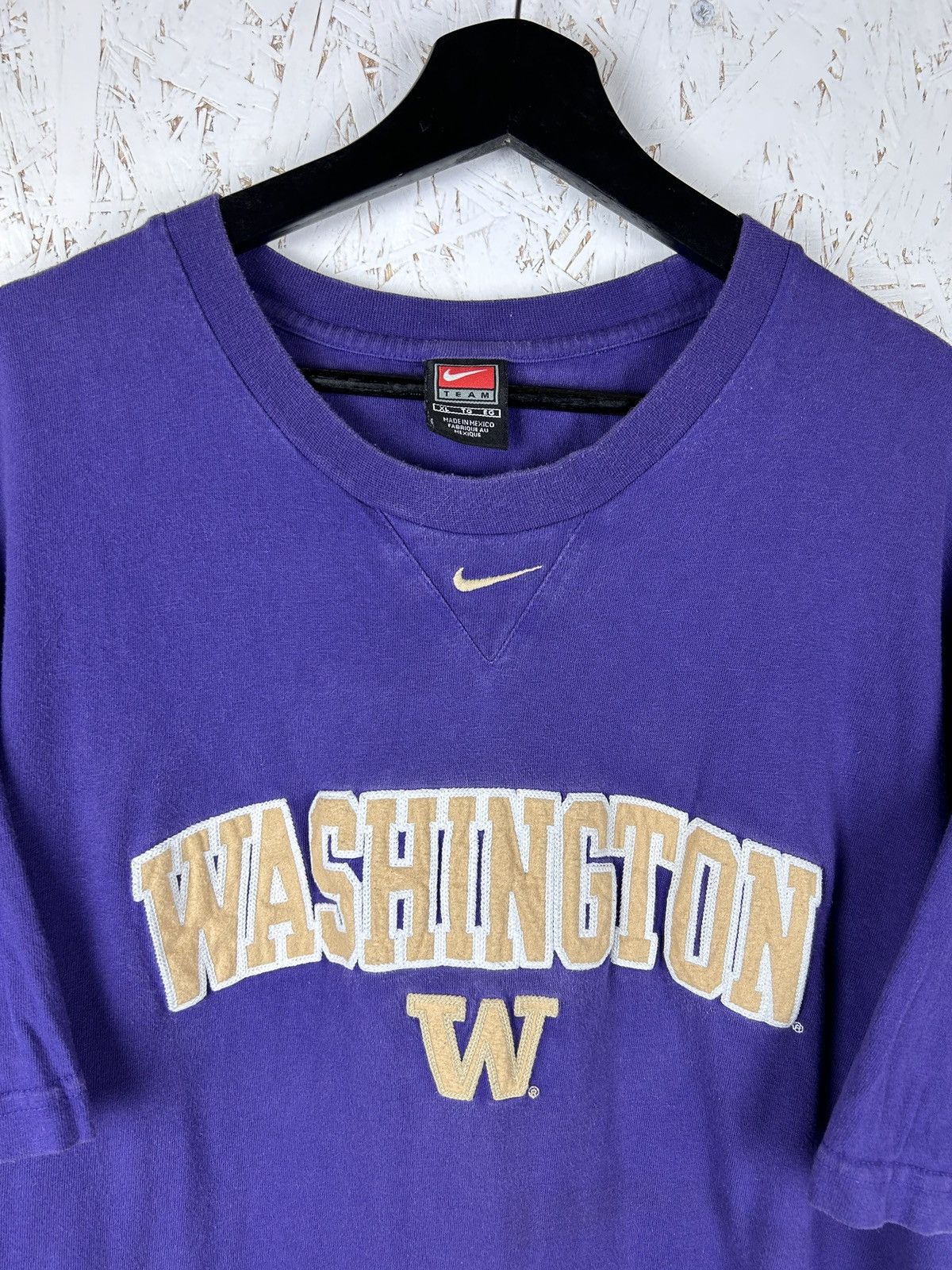 Nike Vintage Nike Washington Huskies Center Swoosh Logo T-Shirt Size US XL / EU 56 / 4 - 2 Thumbnail