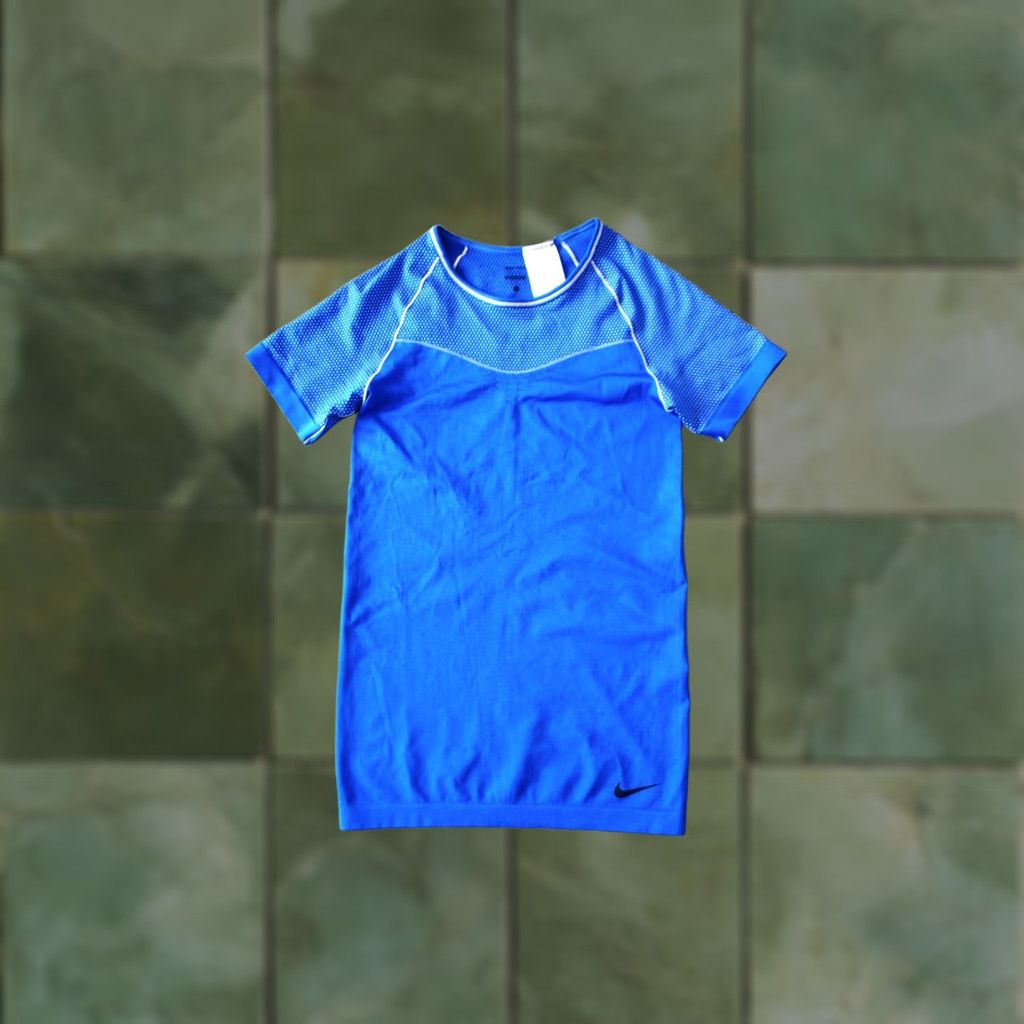 Nike WOMENS NIKE PRO HYPERCOOL LIMITLESS TRAINING TOP SHIRT JERSEY SIZE LARGE BLUE Size L / US 10 / IT 46 - 1 Thumbnail
