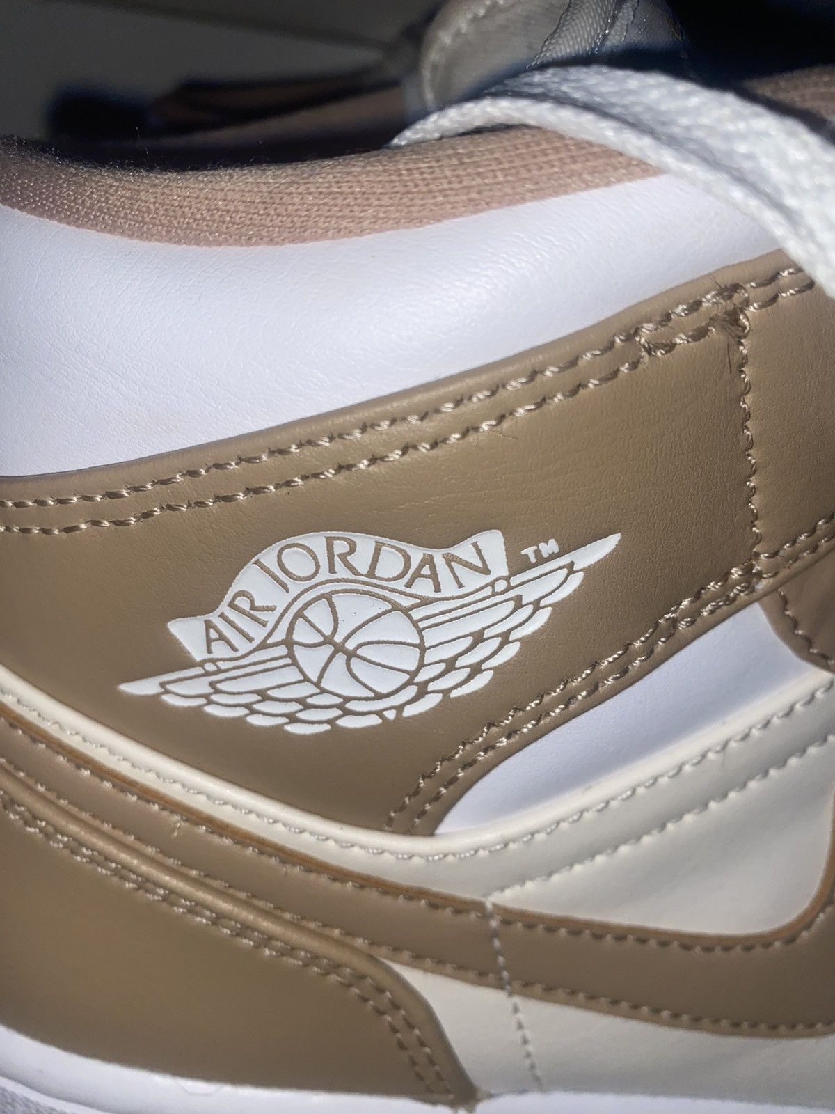 Jordan Brand Air Jordan 1s Mid Tan Gum Bottom Size US 8 / EU 41 - 5 Thumbnail