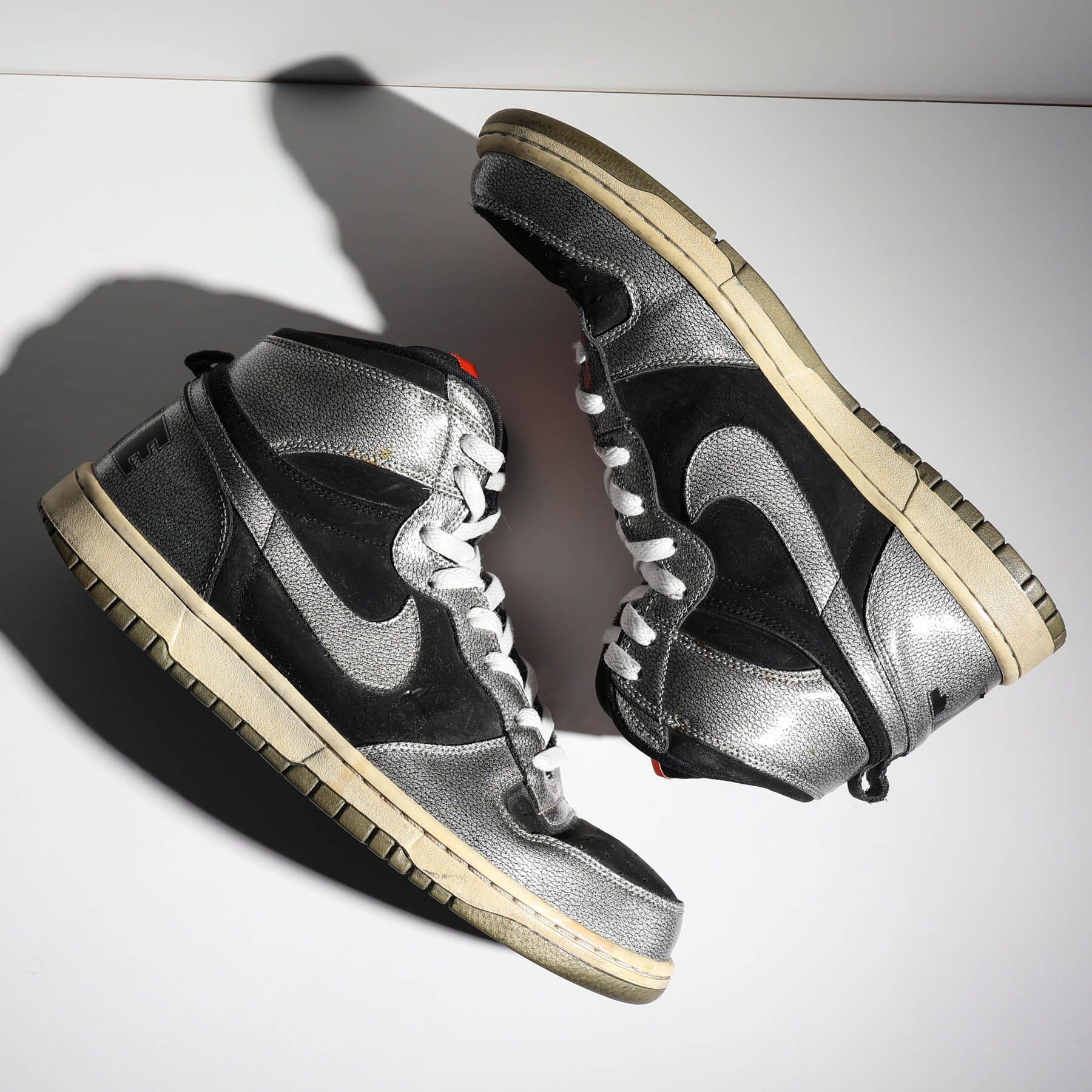Nike Rare Nike Big Nike Logo Distressed Black Silver Sneaker 2010 Size US 10.5 / EU 43-44 - 2 Thumbnail