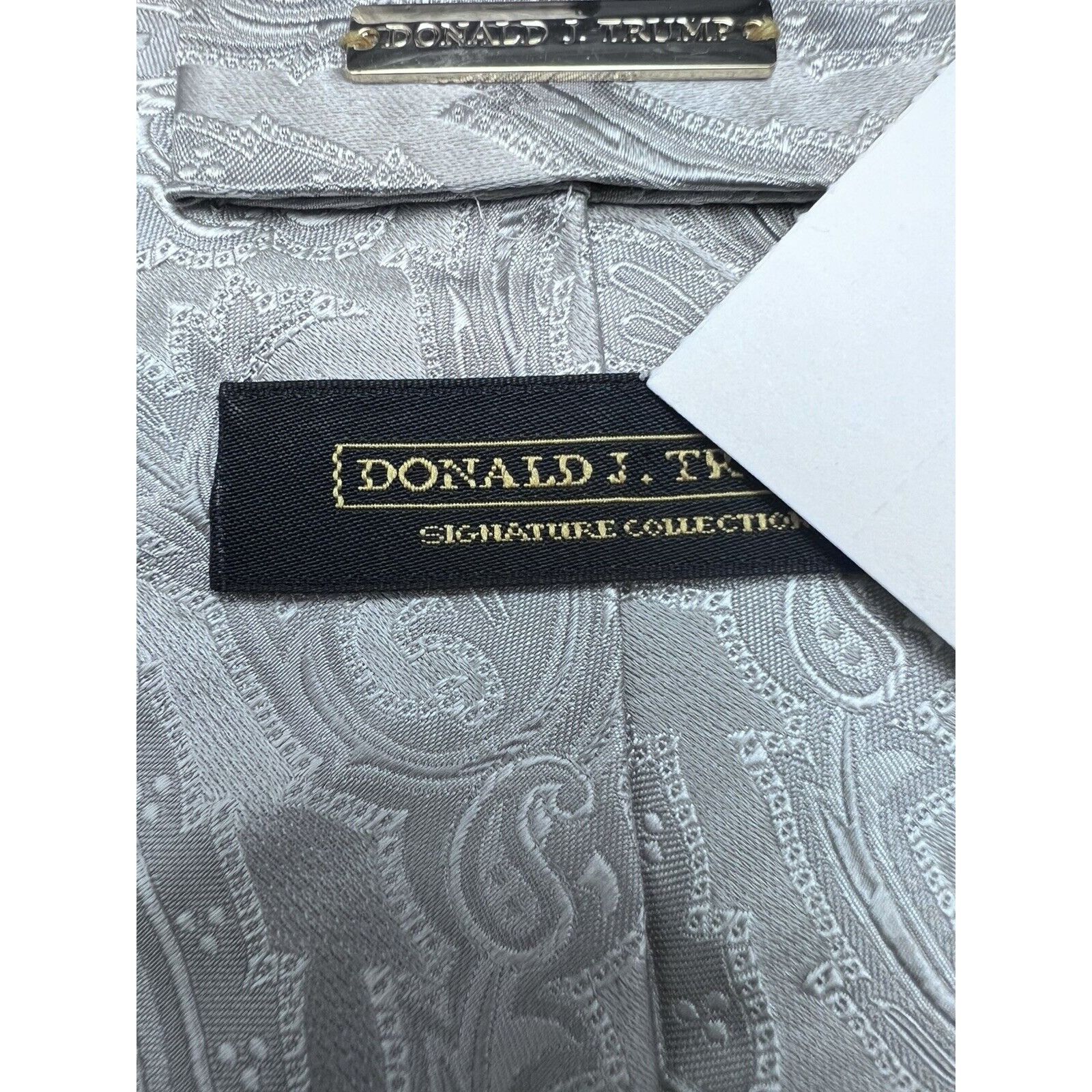 Donald Trump DONALD J TRUMP MEN'S TIE SILVER/PAISLEY Width 4” Length: 58. Size ONE SIZE - 3 Thumbnail
