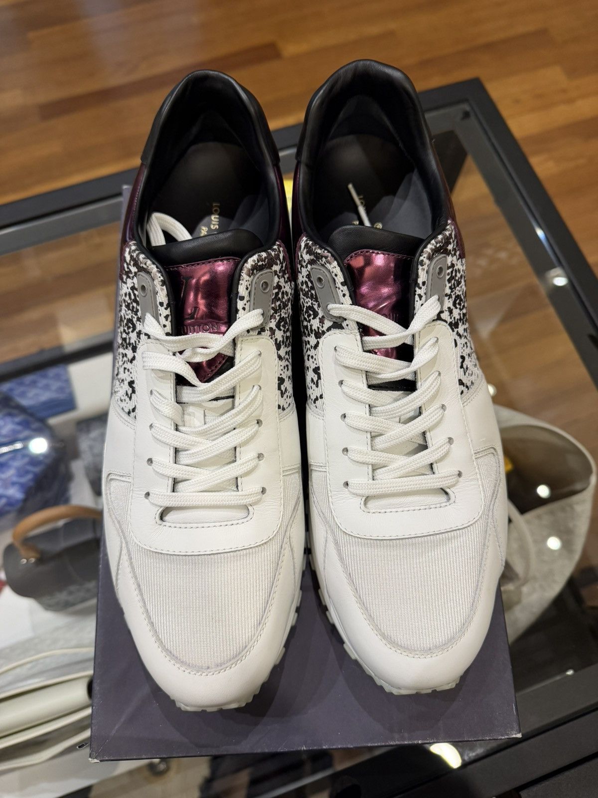 Louis Vuitton Louis Vuitton Run Away Trainer Size US 10.5 / EU 43-44 - 4 Thumbnail