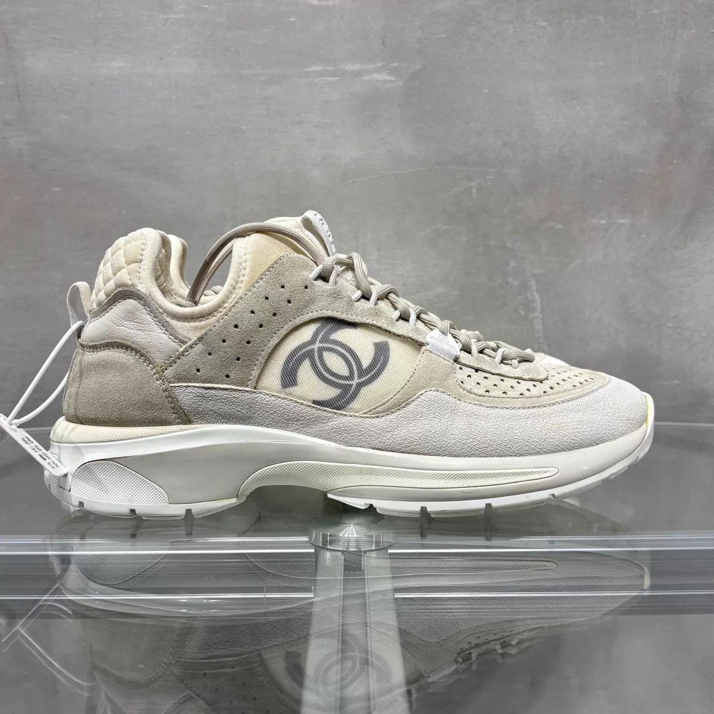 Chanel Chanel Double C Sneaker Cream 41 Size US 8 / EU 41 - 4 Thumbnail