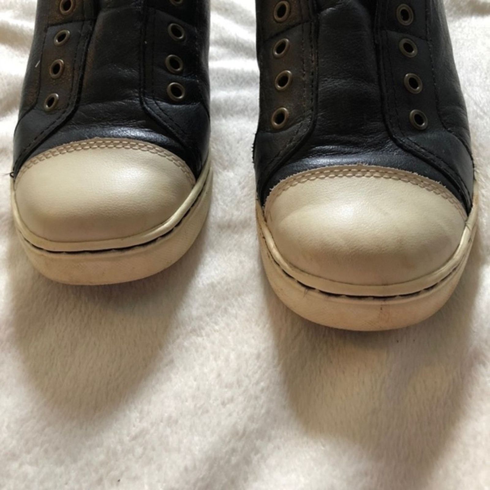 Ugg UGG Black Leather Slip-On Sneakers| Sz 8 Size US 8 / IT 38 - 9 Thumbnail