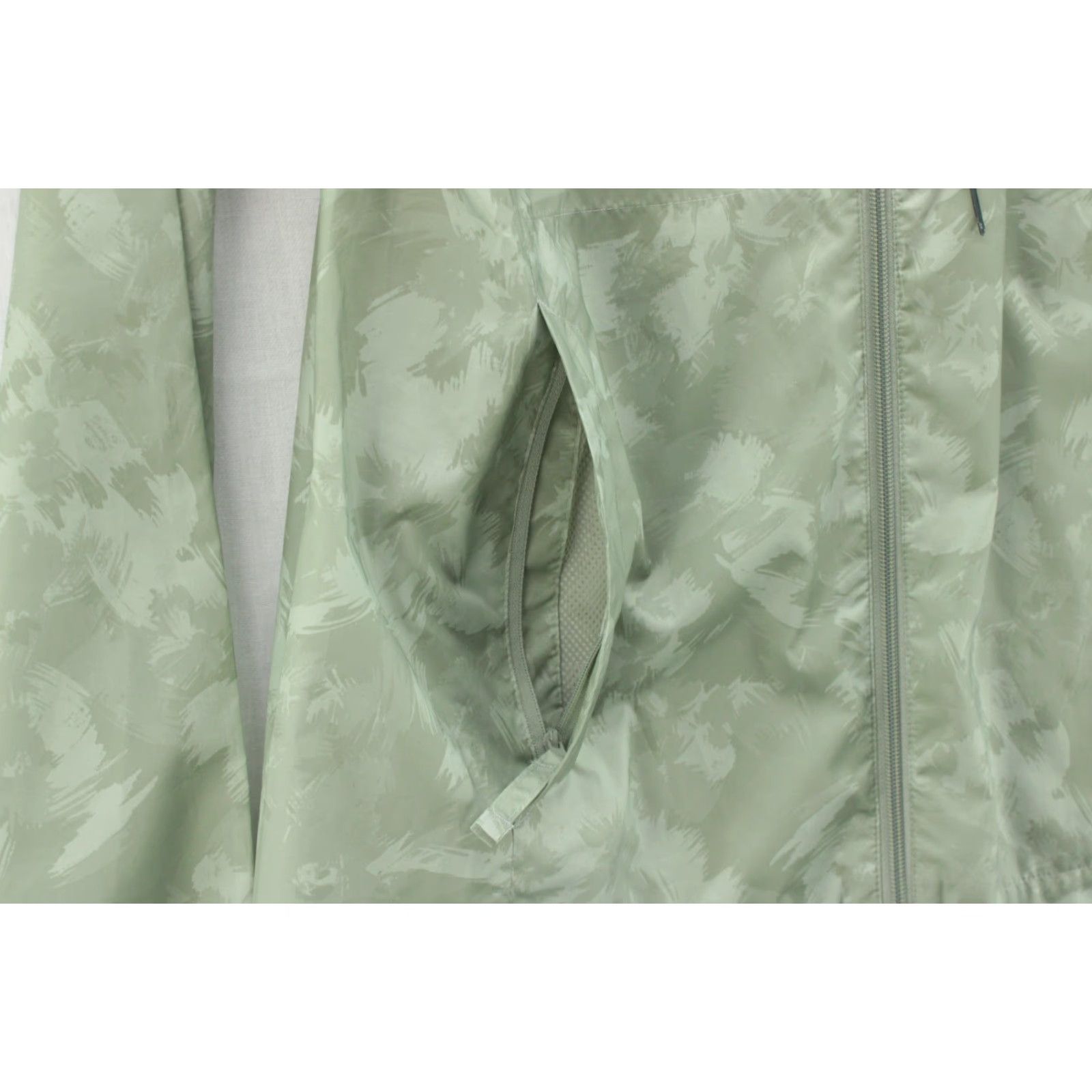 Vintage VINTAGE Columbia Sportswear Flash Forward Printed Windbreaker Womens Medium Green Camo Size M / US 6-8 / IT 42-44 - 3 Thumbnail