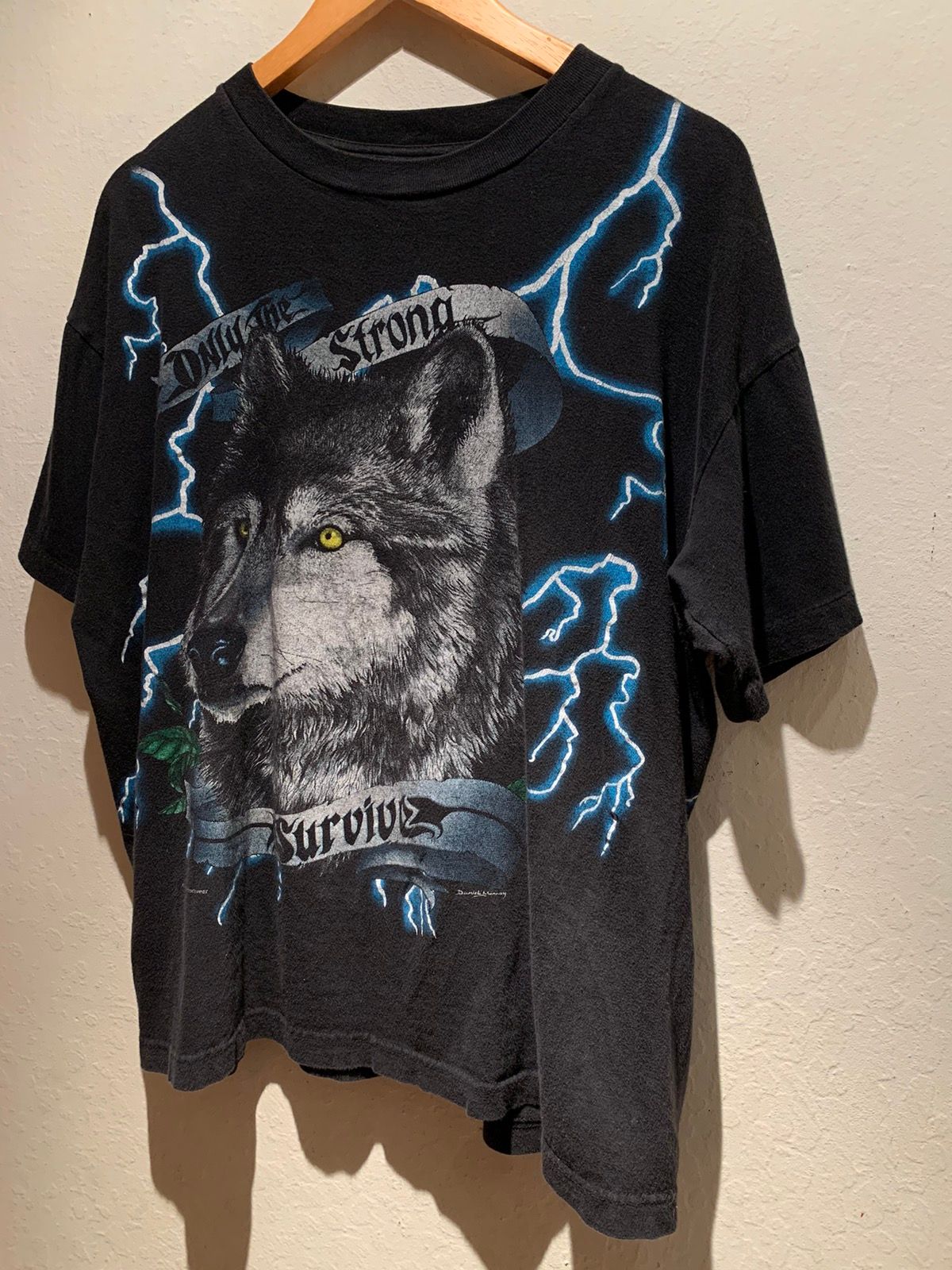 Vintage RARE* Vintage American USA Thunder Wolf Strong Survive Shirt Size US L / EU 52-54 / 3 - 1 Preview