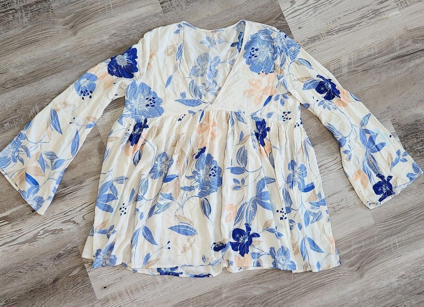 Free People Free People Shirt Small Long Bell Sleeves Blue Floral Blouse Size S / US 4 / IT 40 - 1 Thumbnail
