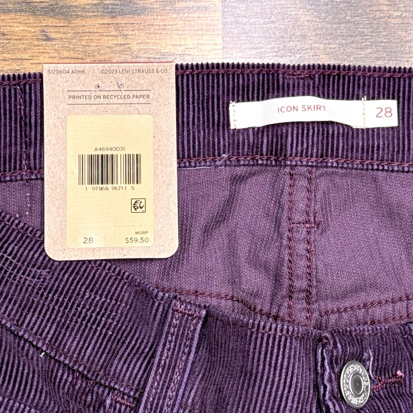 Levi's Levi's Skirt Womens 28 Corduroy Mid Mini Burgundy Logo Pockets Button Short Regular Rise Mid City Vintage No Size 28" / US 6 / IT 42 - 4 Thumbnail