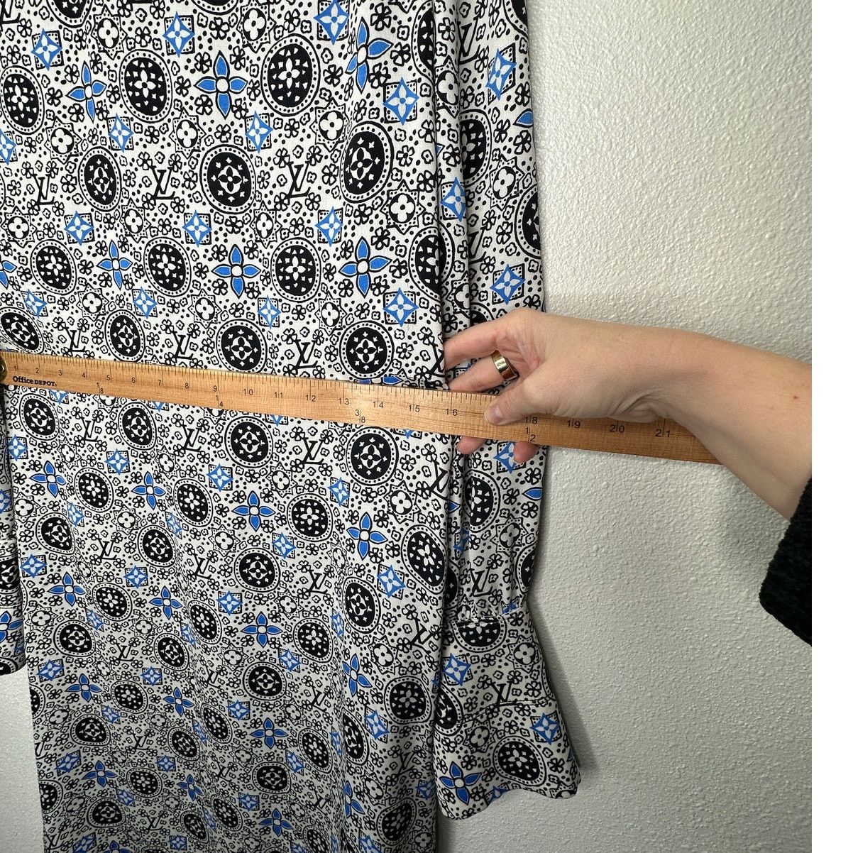 Louis Vuitton Louis Vuitton Silk Belted Midi White Black Blue 42 / 10 Size L / US 10 / IT 46 - 20 Thumbnail