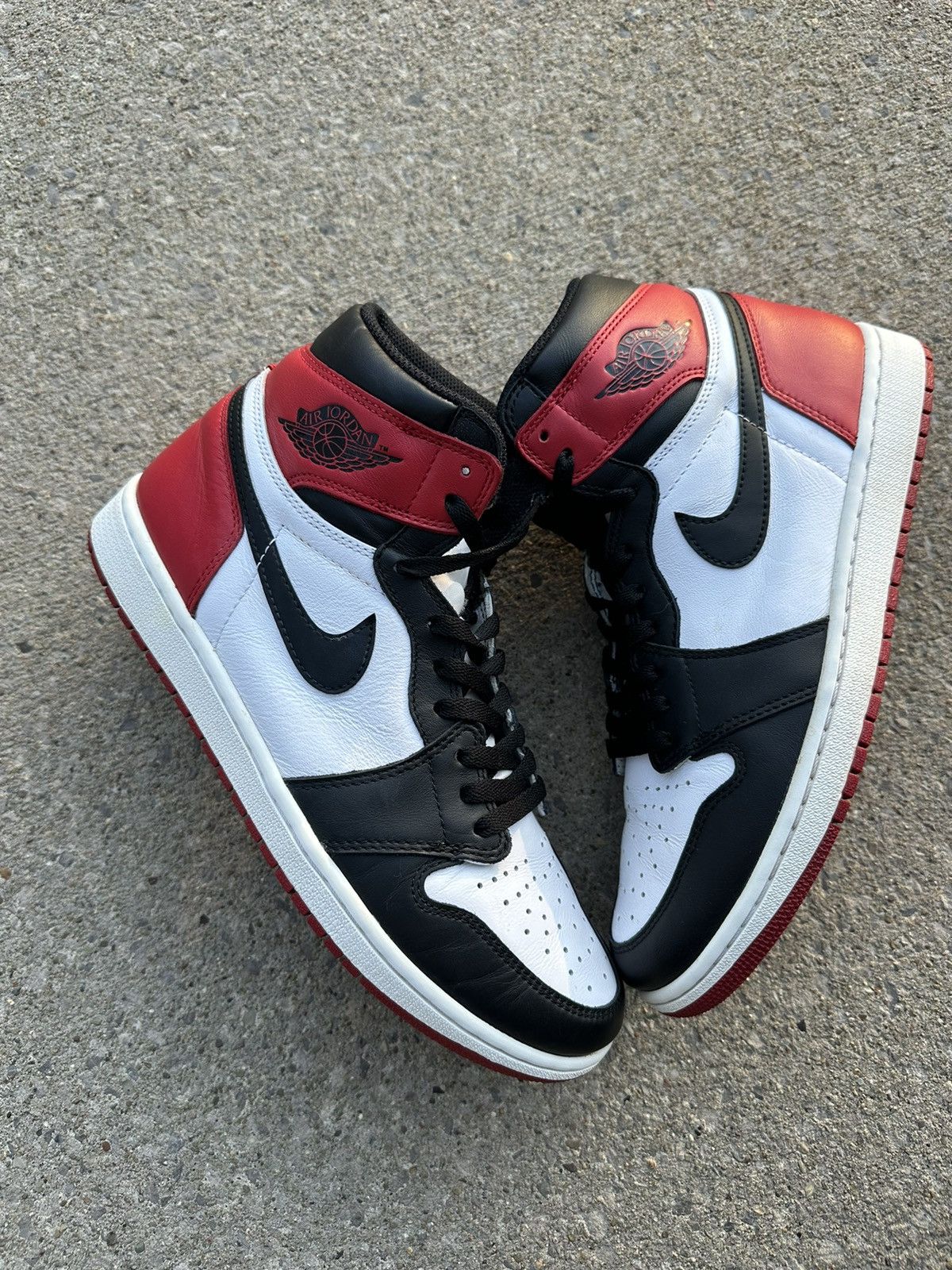 Jordan Brand Air Jordan 1 Retro High OG Black Toe size 10.5 Size US 10.5 / EU 43-44 - 1 Thumbnail