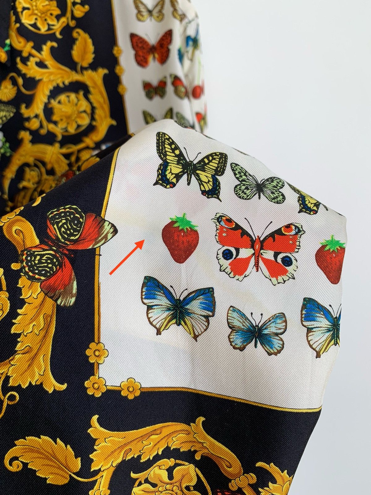 Versace Vintage 90s Gianni Versace Gold Butterflies Silk Shirt Size M / US 6-8 / IT 42-44 - 11 Thumbnail