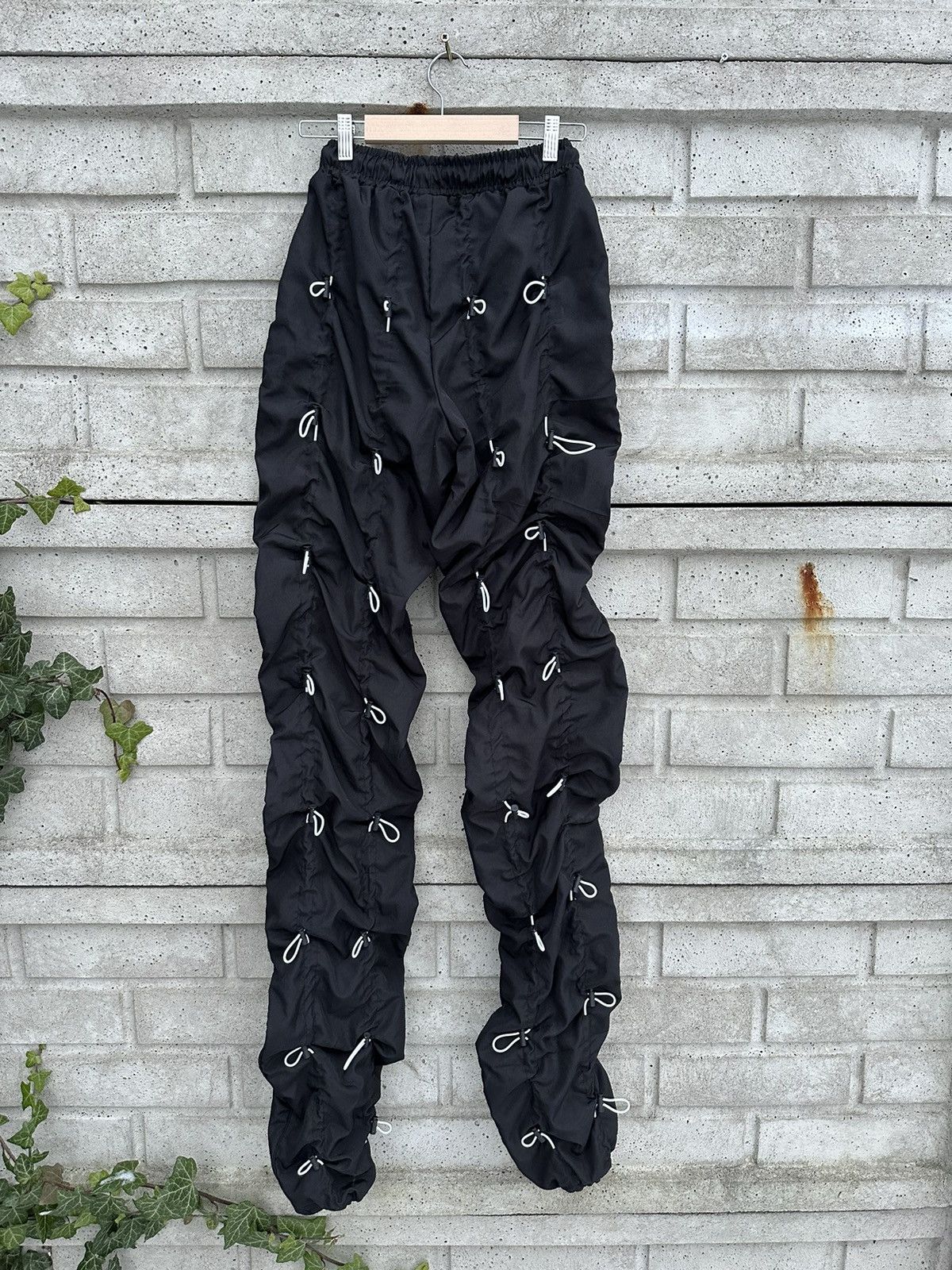 Japanese Brand Cargo pants with cuffs Mnml „Bungee Cord Pants”, size S Size US 30 / EU 46 - 5 Thumbnail