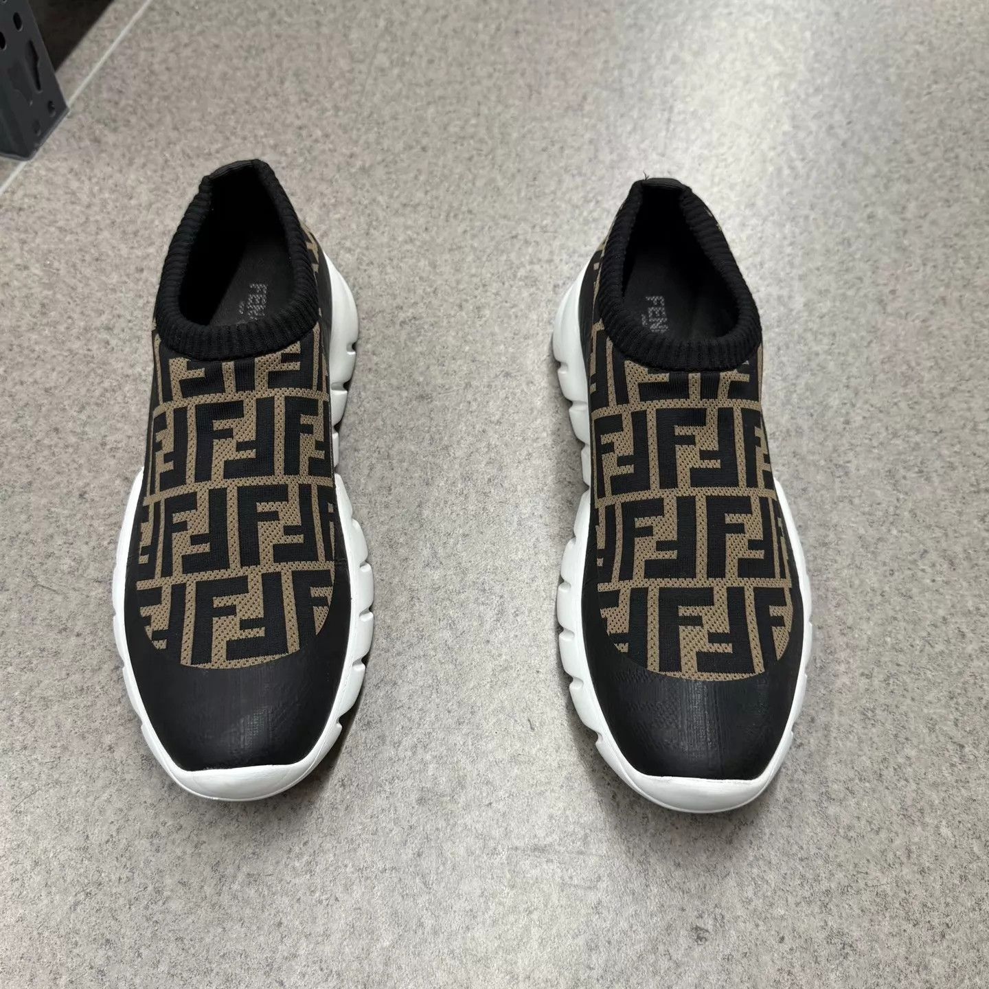 Fendi Fendi FF print casual sneakers US9/43 2x worn mint Size US 10 / EU 43 - 5 Thumbnail