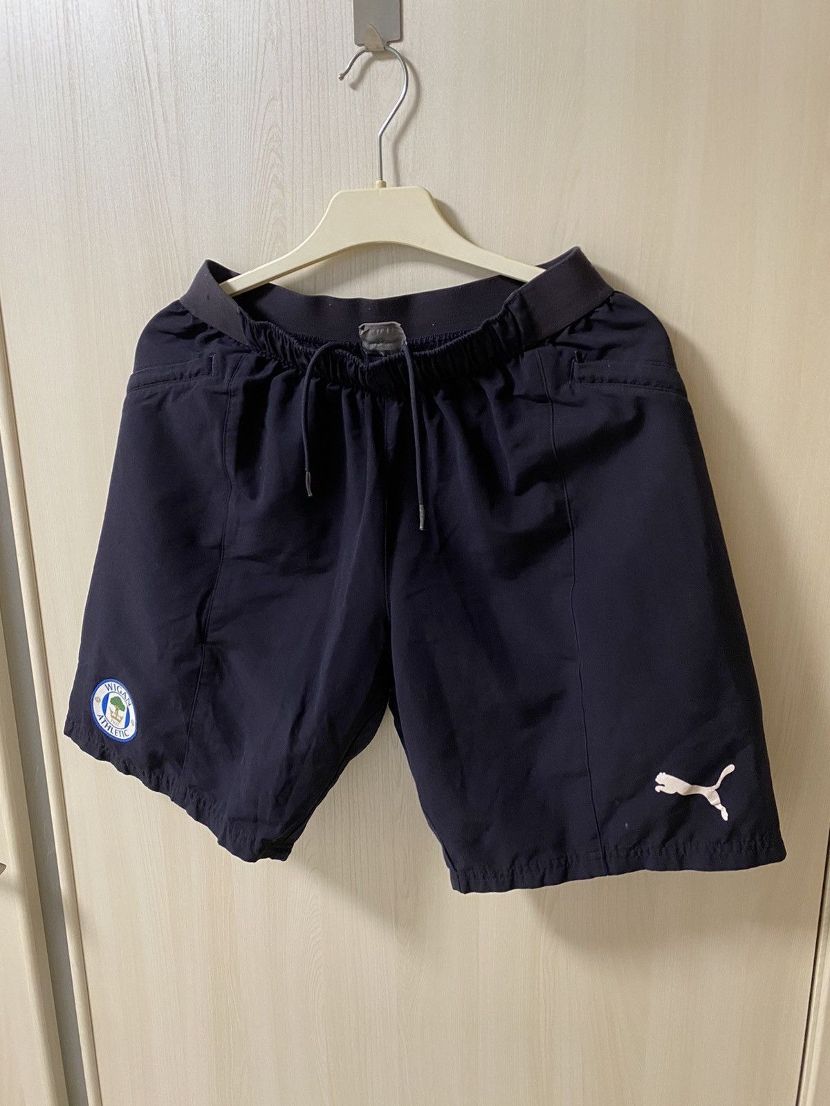 Puma Vintage Puma Wigan Soccer shorts - Size M Size US 34 / EU 50 - 2 Thumbnail